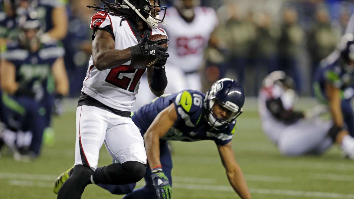 Ryan's 2 TD passes enough as Falcons hold off Seahawks 34-31