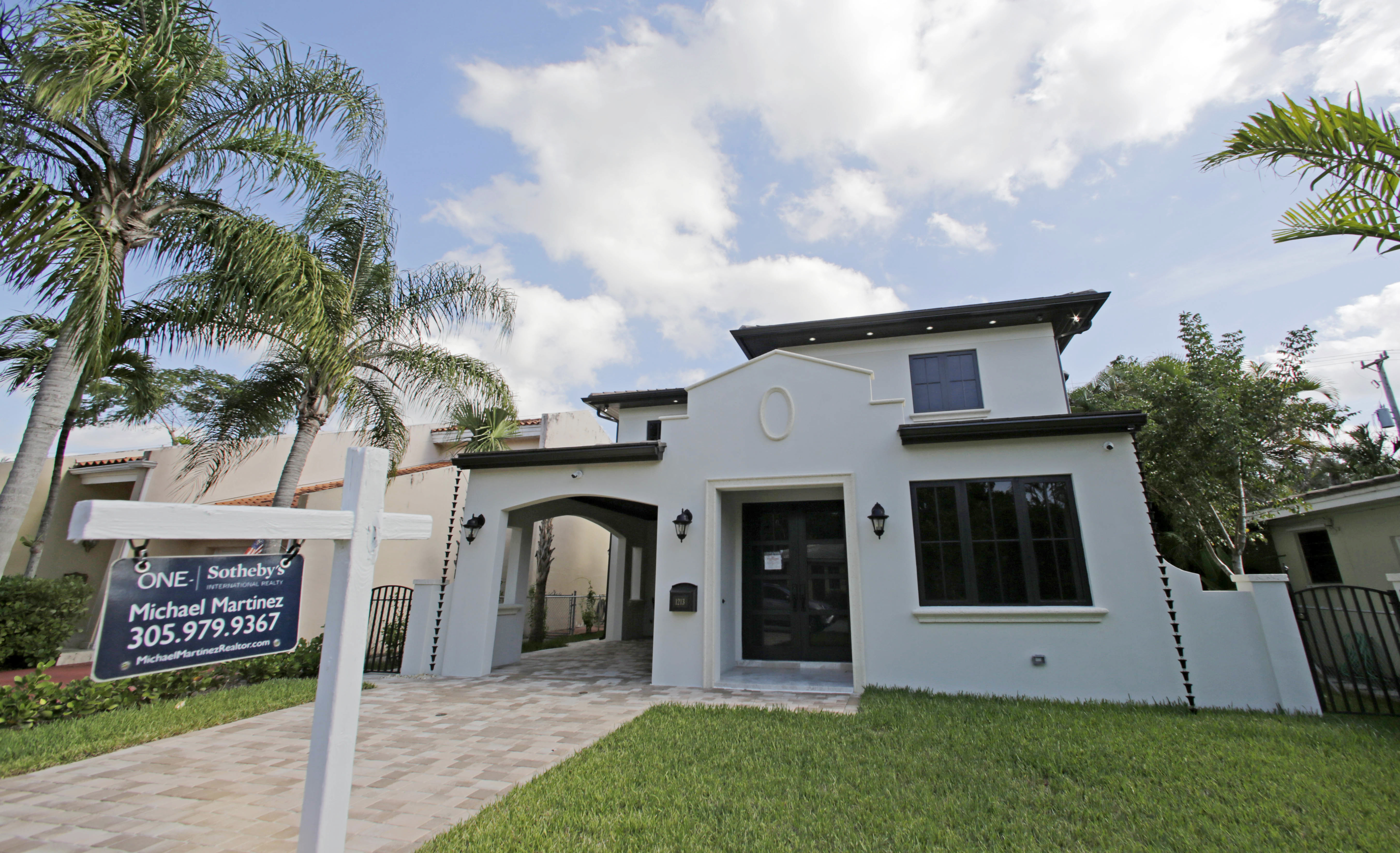US home sales rose in October as hurricane impact wanes