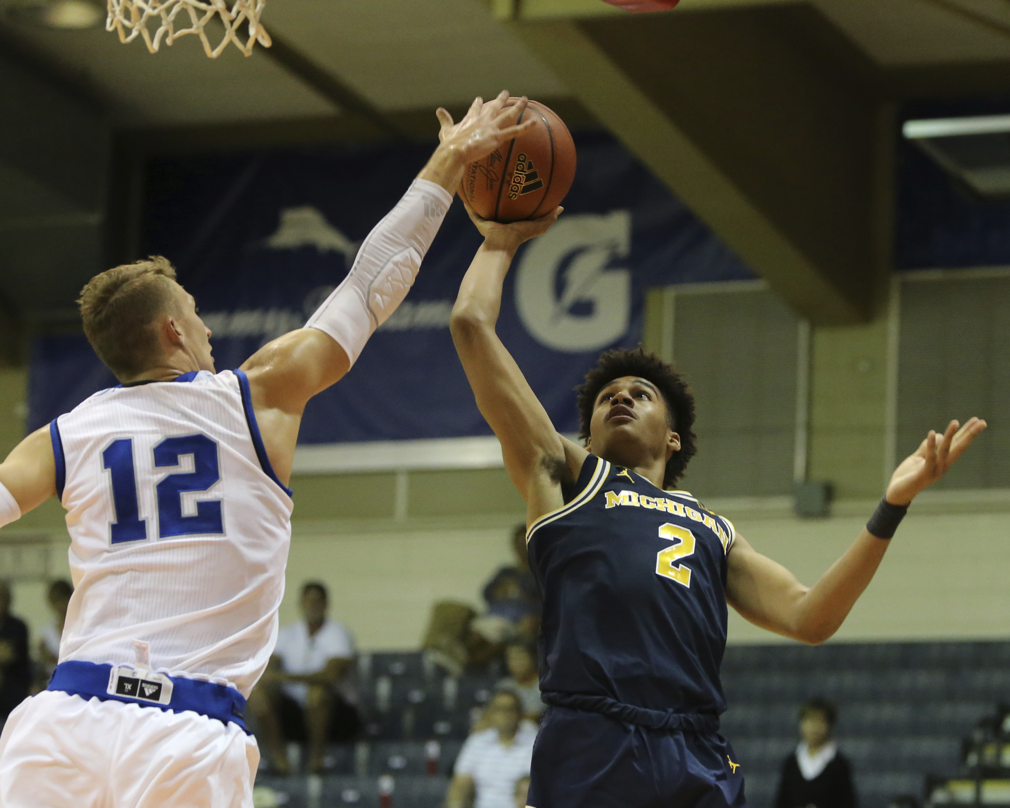 Michigan rolls over Chaminade 102-64 at Maui Invitational