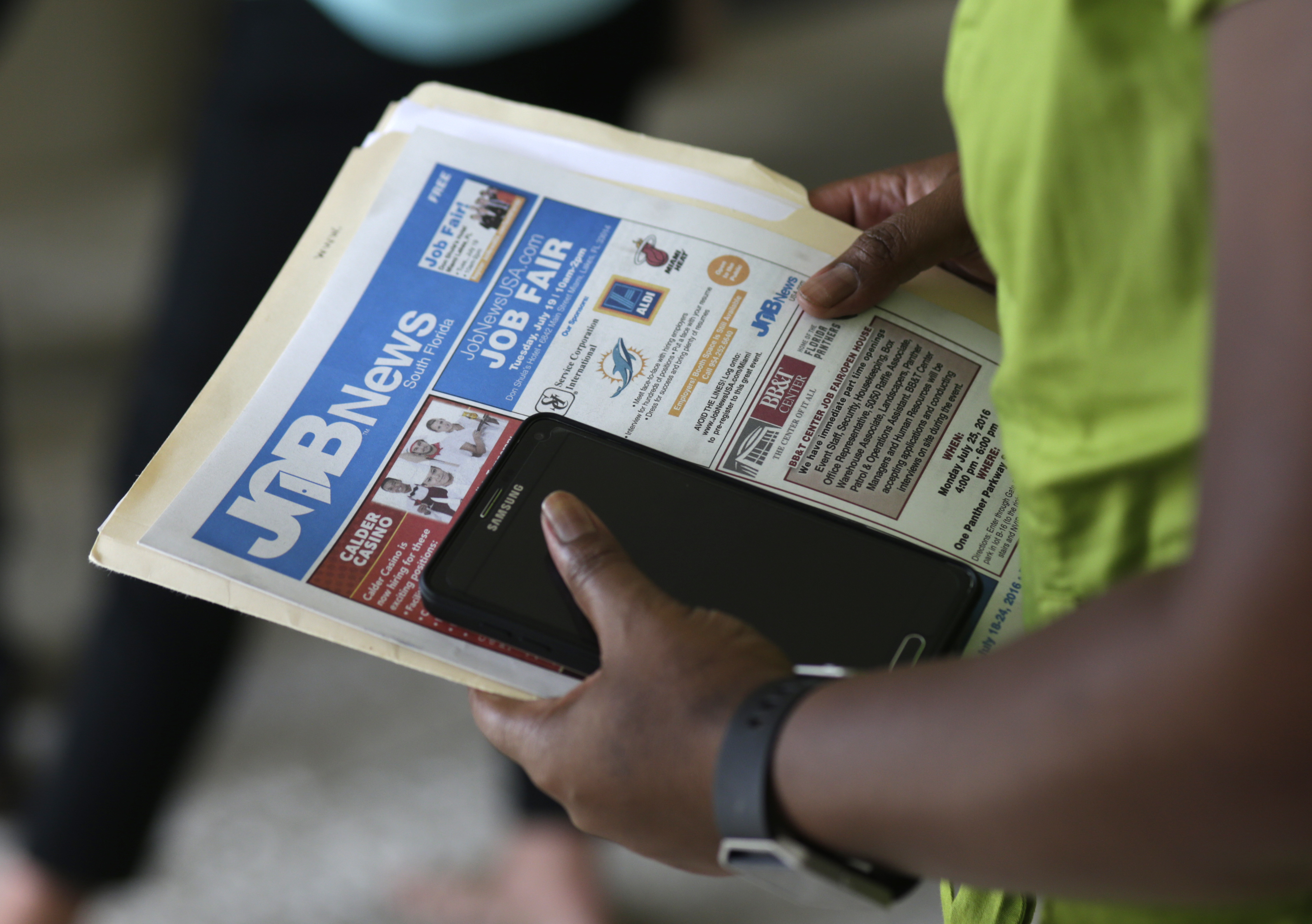 Applications for US unemployment benefits drop 13,000