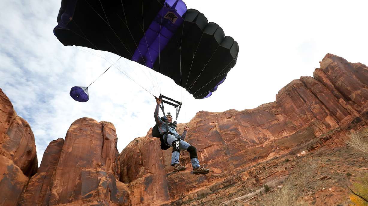 BASE jumpers celebrate Thanksgiving, love of sport at annual Moab fundraiser