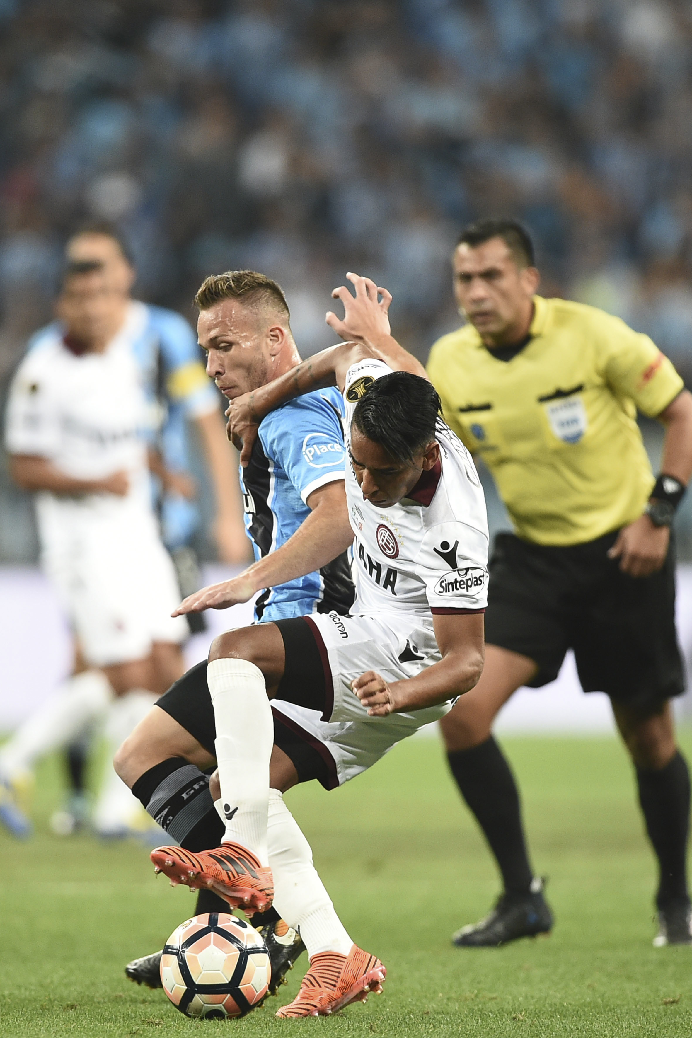 Gremio beats Lanus in first leg of Copa Libertadores final