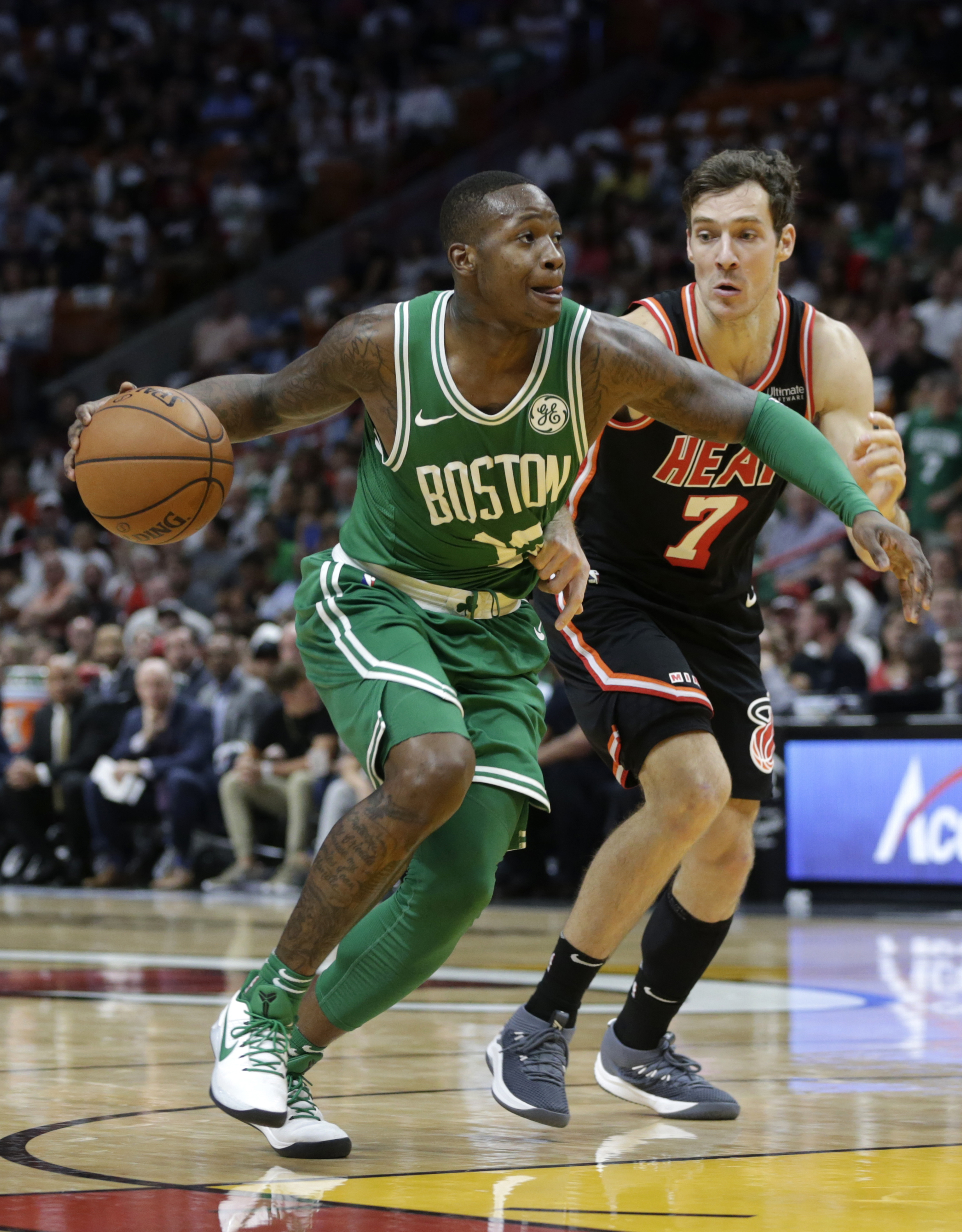 Heat top Celtics 104-98, snap Boston's 16-game win streak