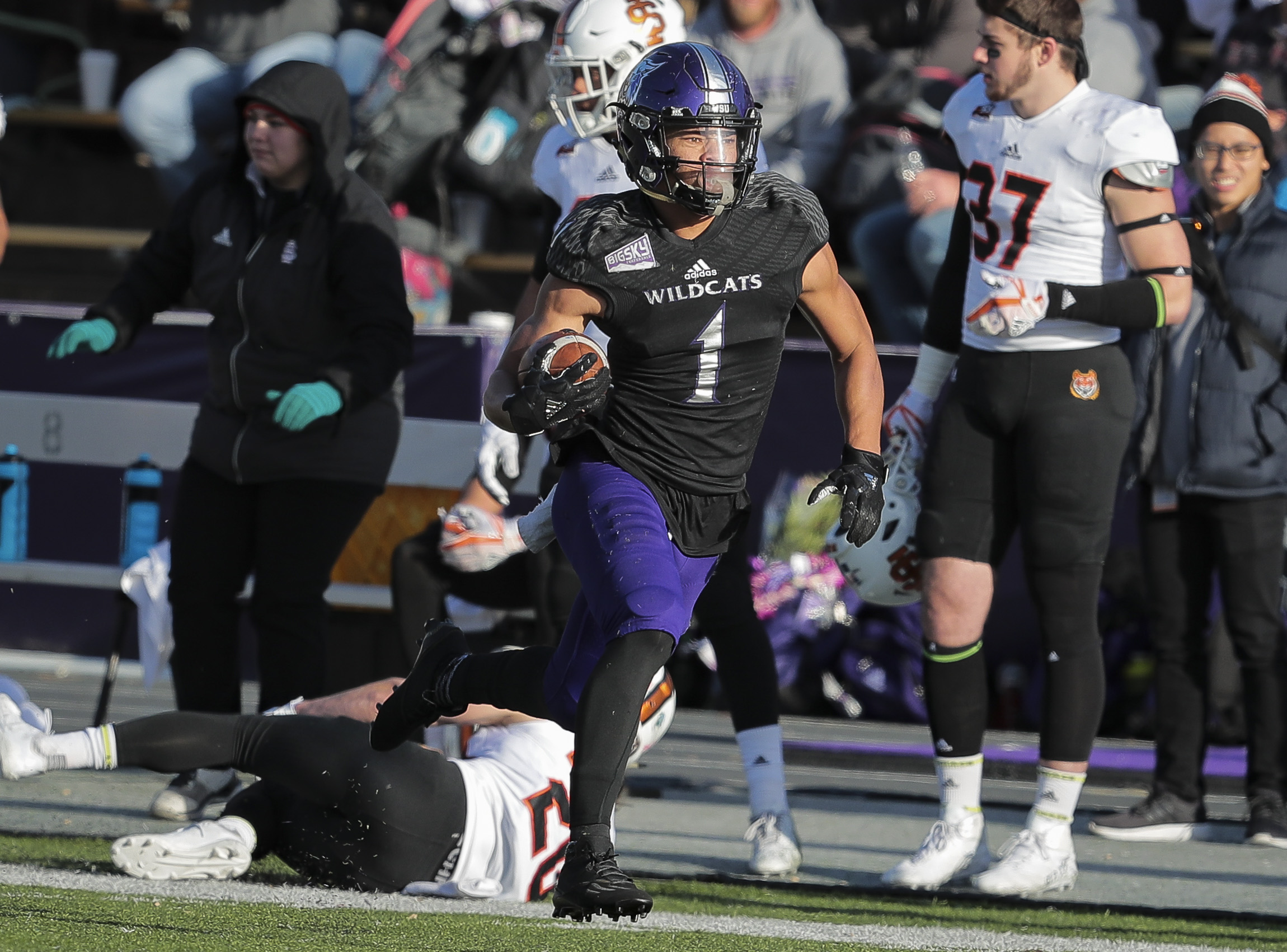 Taron Johnson had two interceptions in Saturday's win over Idaho State. (Photo: Robert Casey, Weber State Athletics)