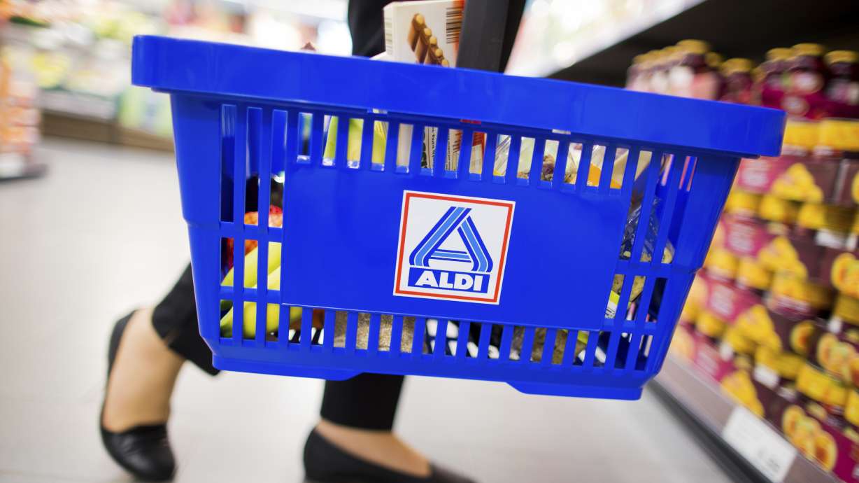 Court case exposes rift in Germany's secretive Aldi family