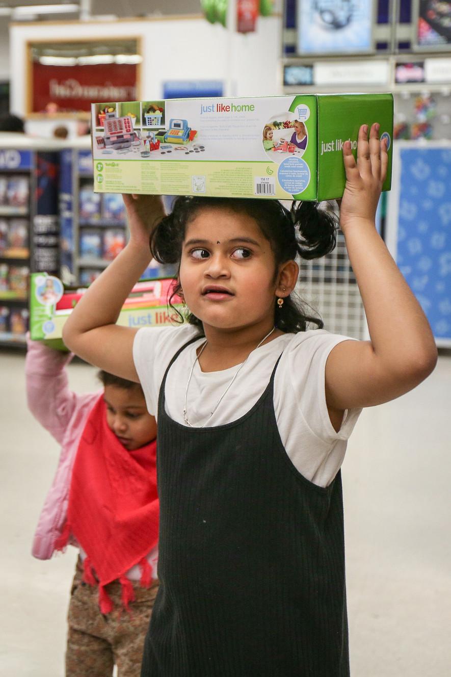Early shoppers visit Toys R Us before Black Friday hits