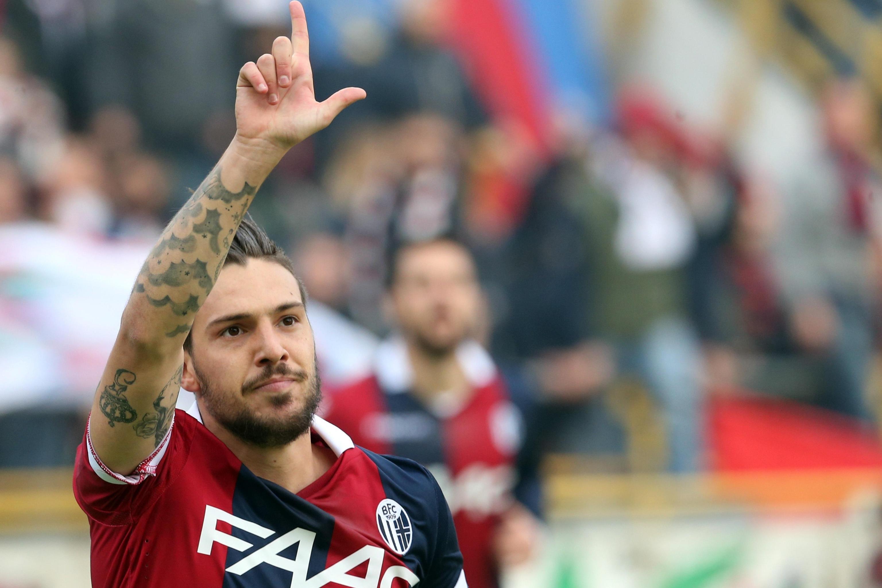 Icardi scores twice as Inter beats Cagliari 3-1 to go top