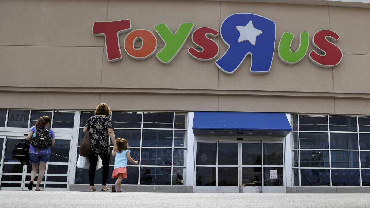 Man pays off dozens of strangers' layaway bills at toy store