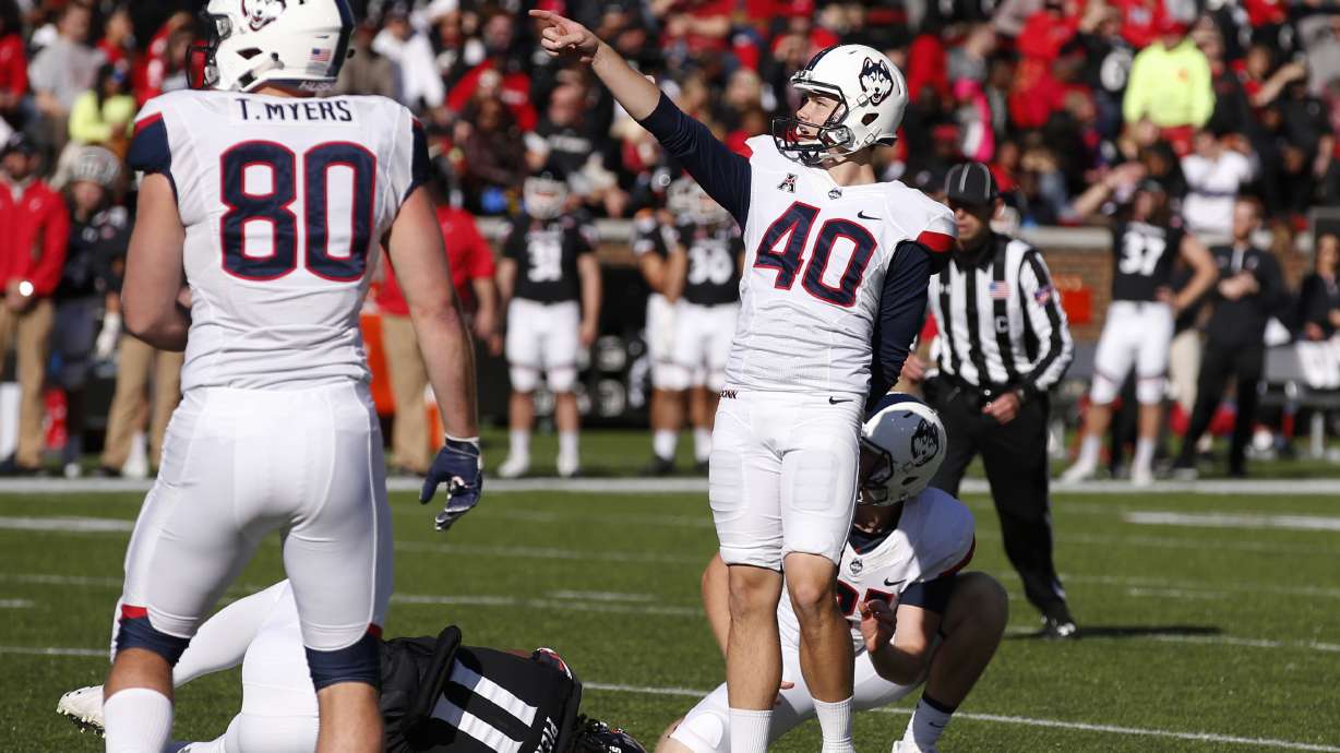 Cincinnati wins 22-21 with UConn misses PAT