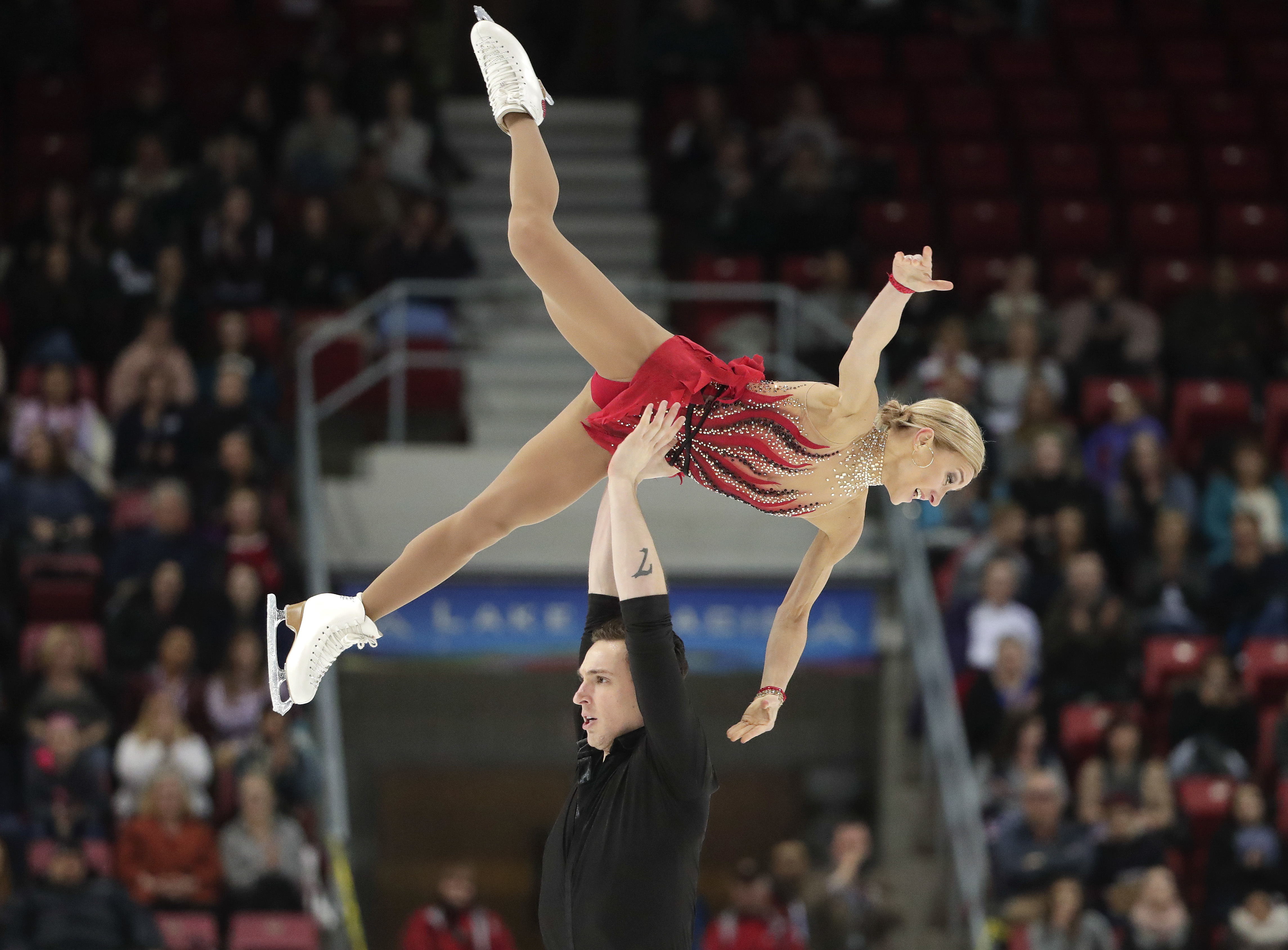 Massot, Savchenko overcome injury to win Skate America
