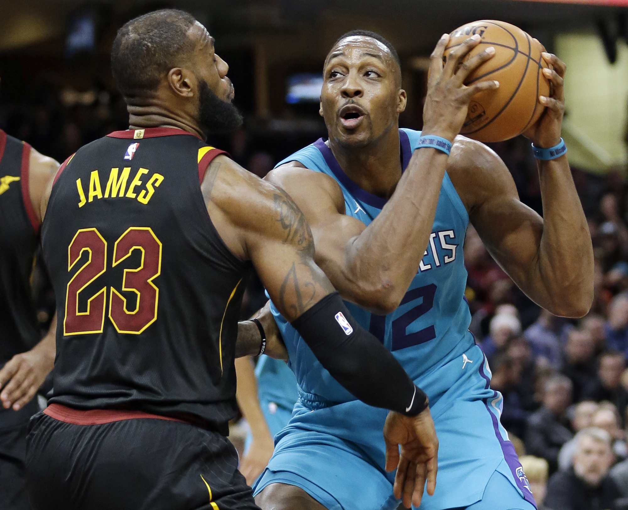 Dwight Howard fined $35,000 for obscene gesture in Cleveland