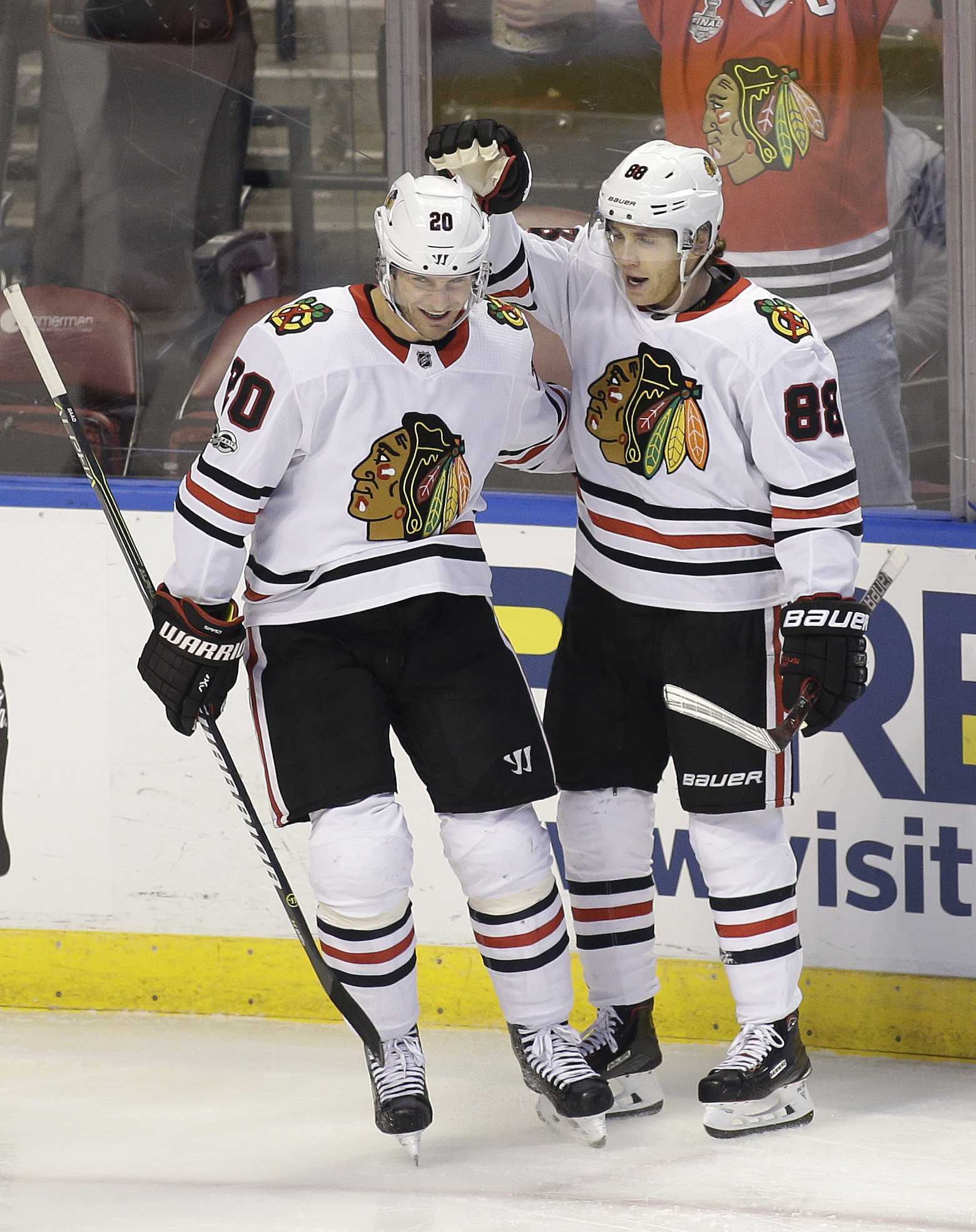 Toews, Crawford help Blackhawks beat Panthers 4-1