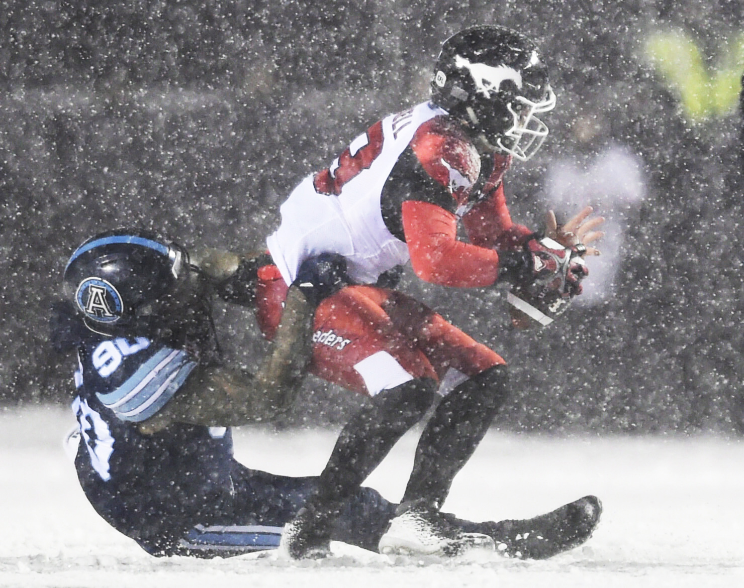 Winter wonderland: Calgary, Toronto play in snow in Grey Cup