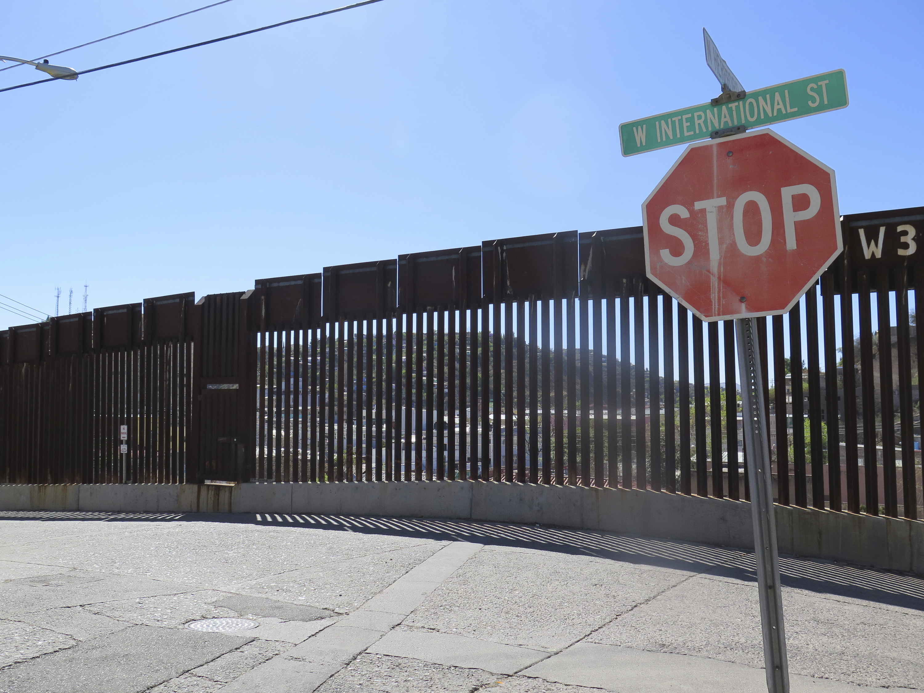 Middle East men caught at border cleared of terrorism ties