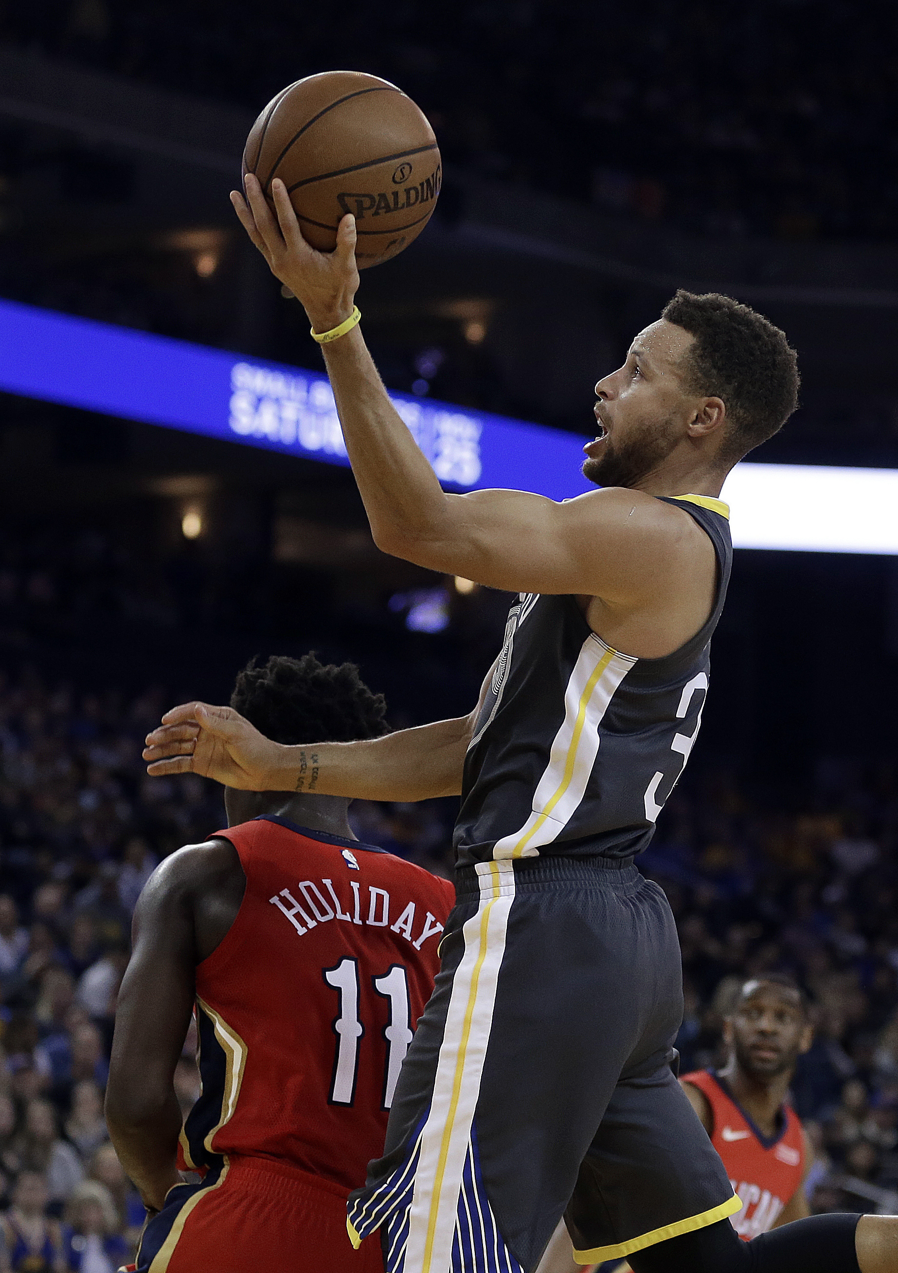Warriors Stephen Curry, Kevin Durant out against Kings