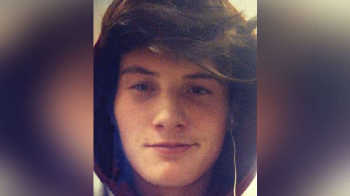 Teen charged in Sunset killing 'kept shooting,' warrant says