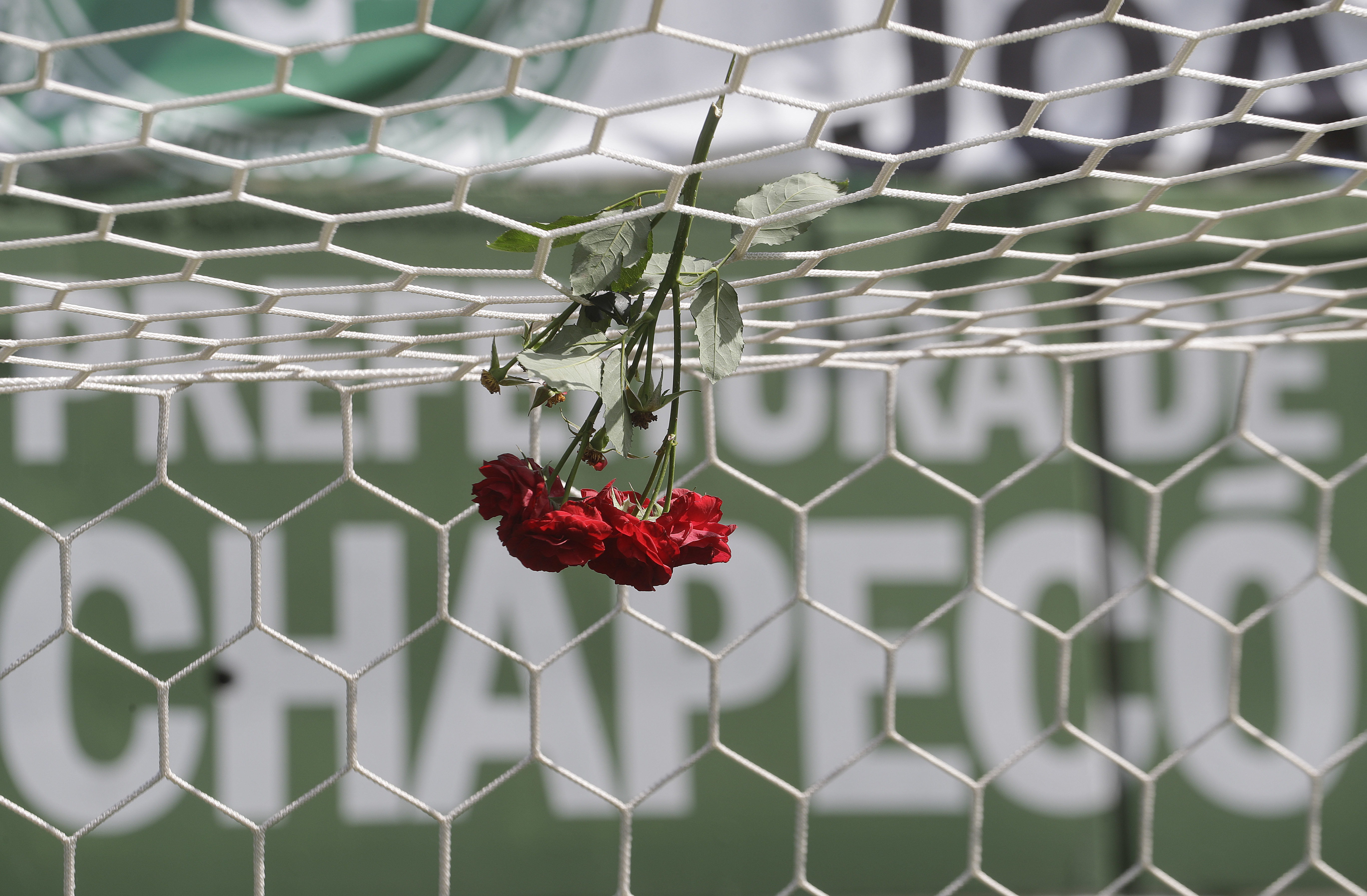 Brazil's Chapecoense pays tribute to crash victims