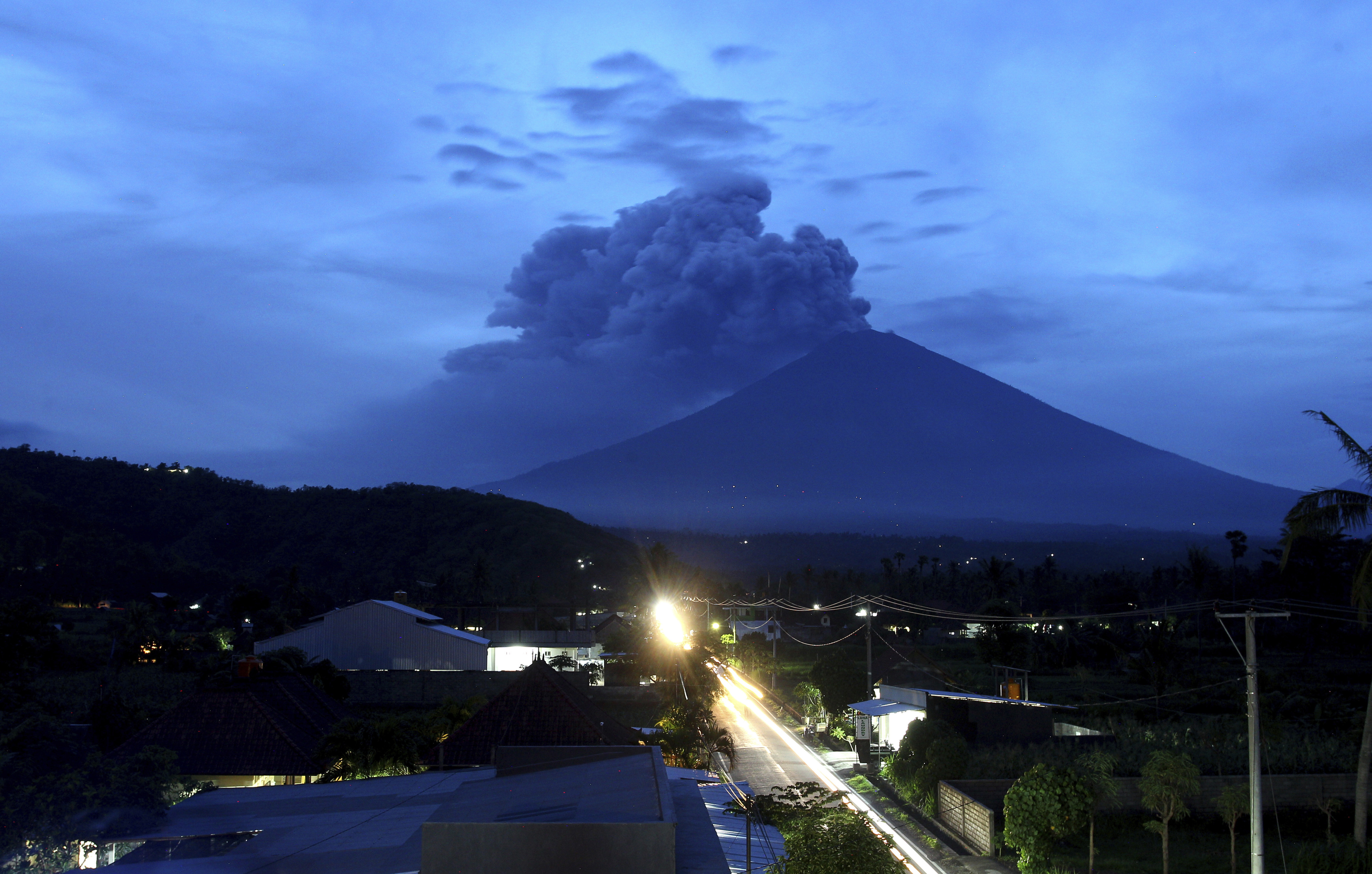 The Latest: Flights trickle from Bali after airport reopens