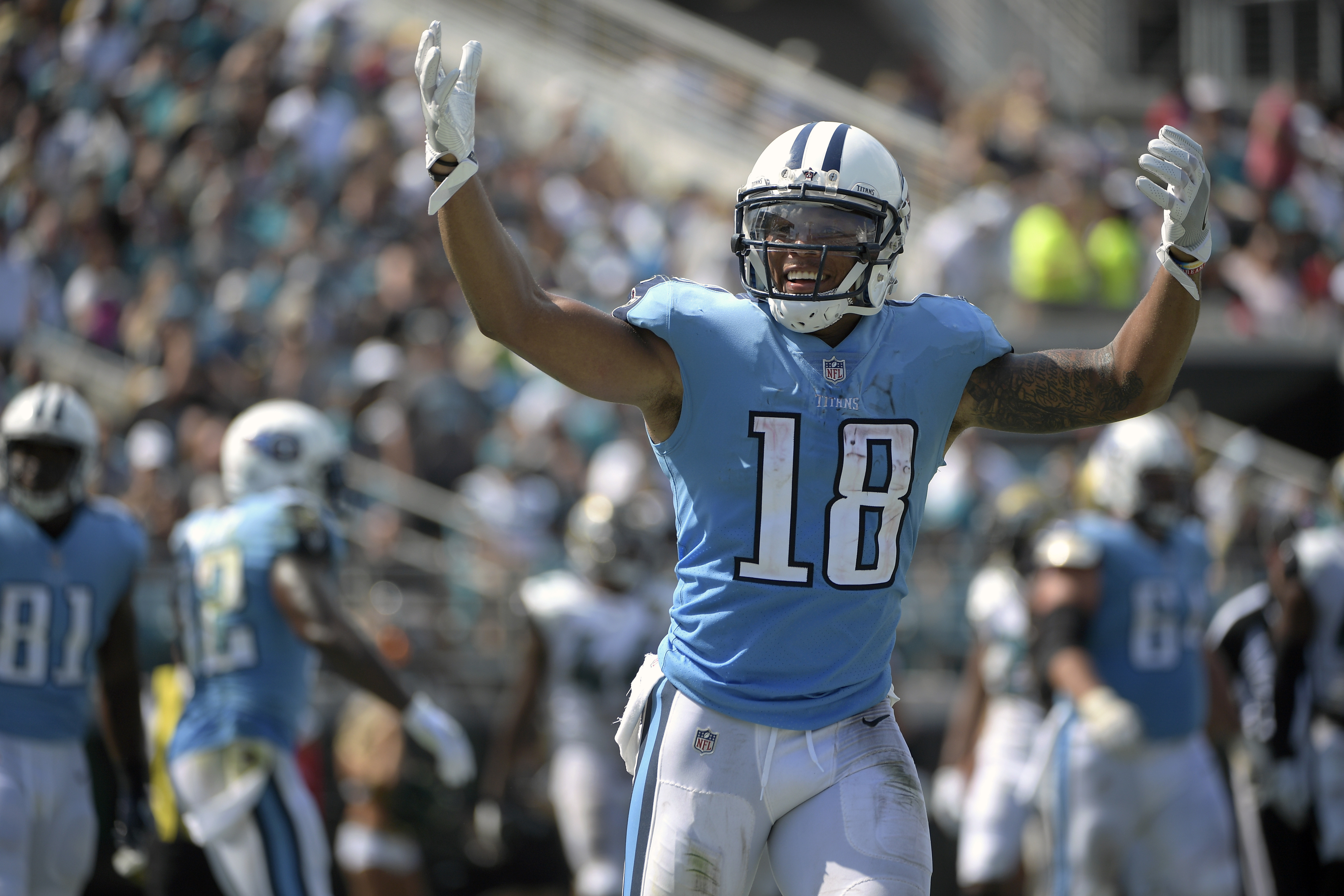 Titans receiver Matthews supports Kaepernick with cleats