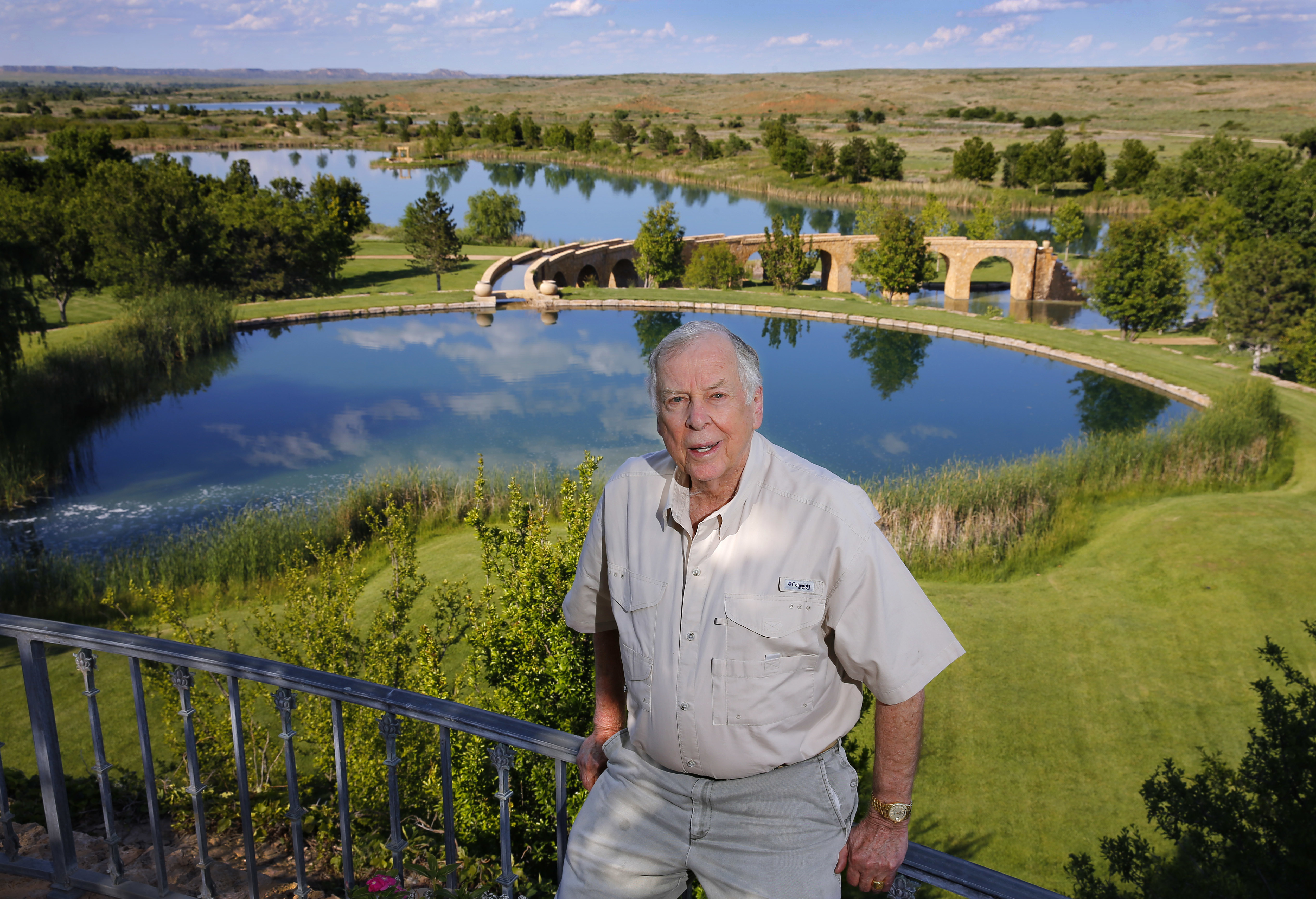 Oil tycoon Pickens puts Texas ranch on market for $250M
