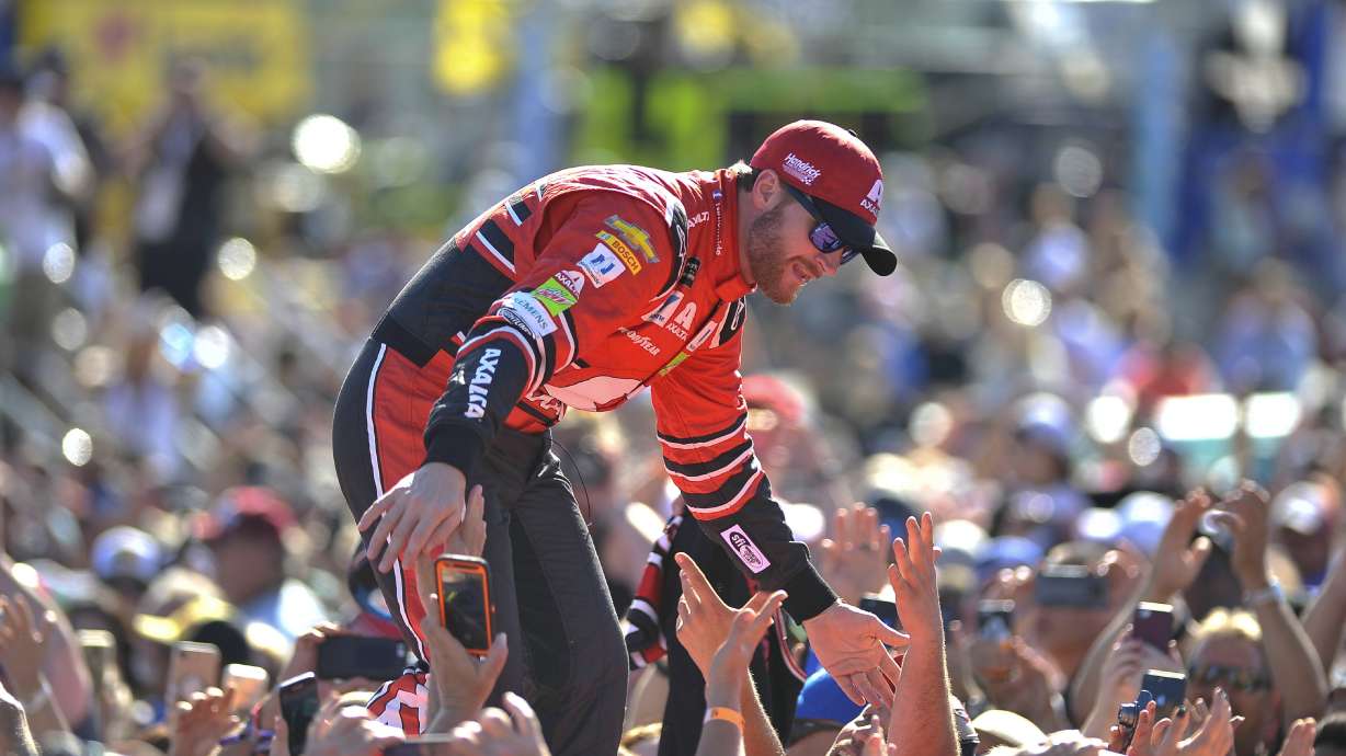 Earnhardt wins most popular for 15th year