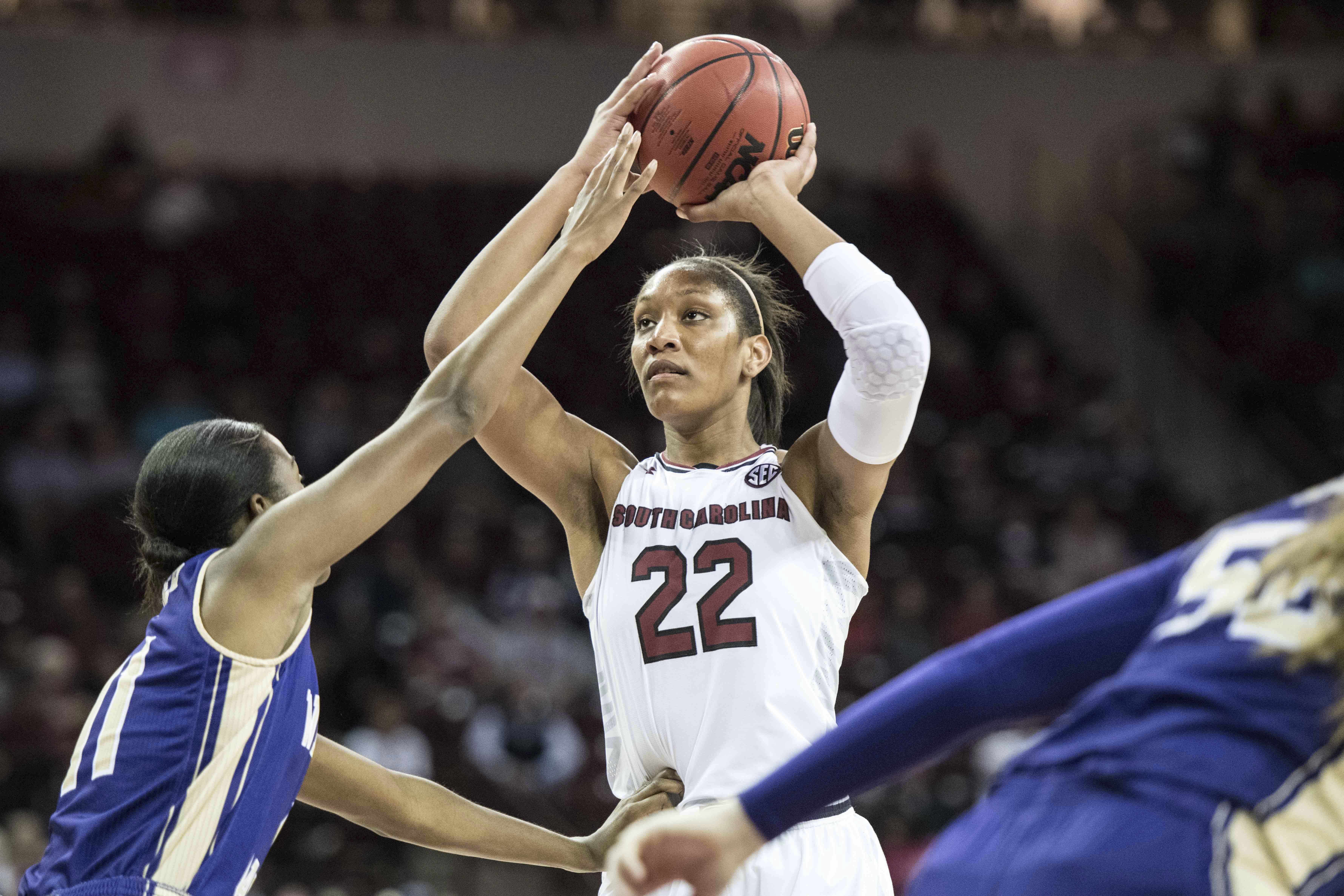 No. 5 South Carolina powers past Western Carolina, 101-43