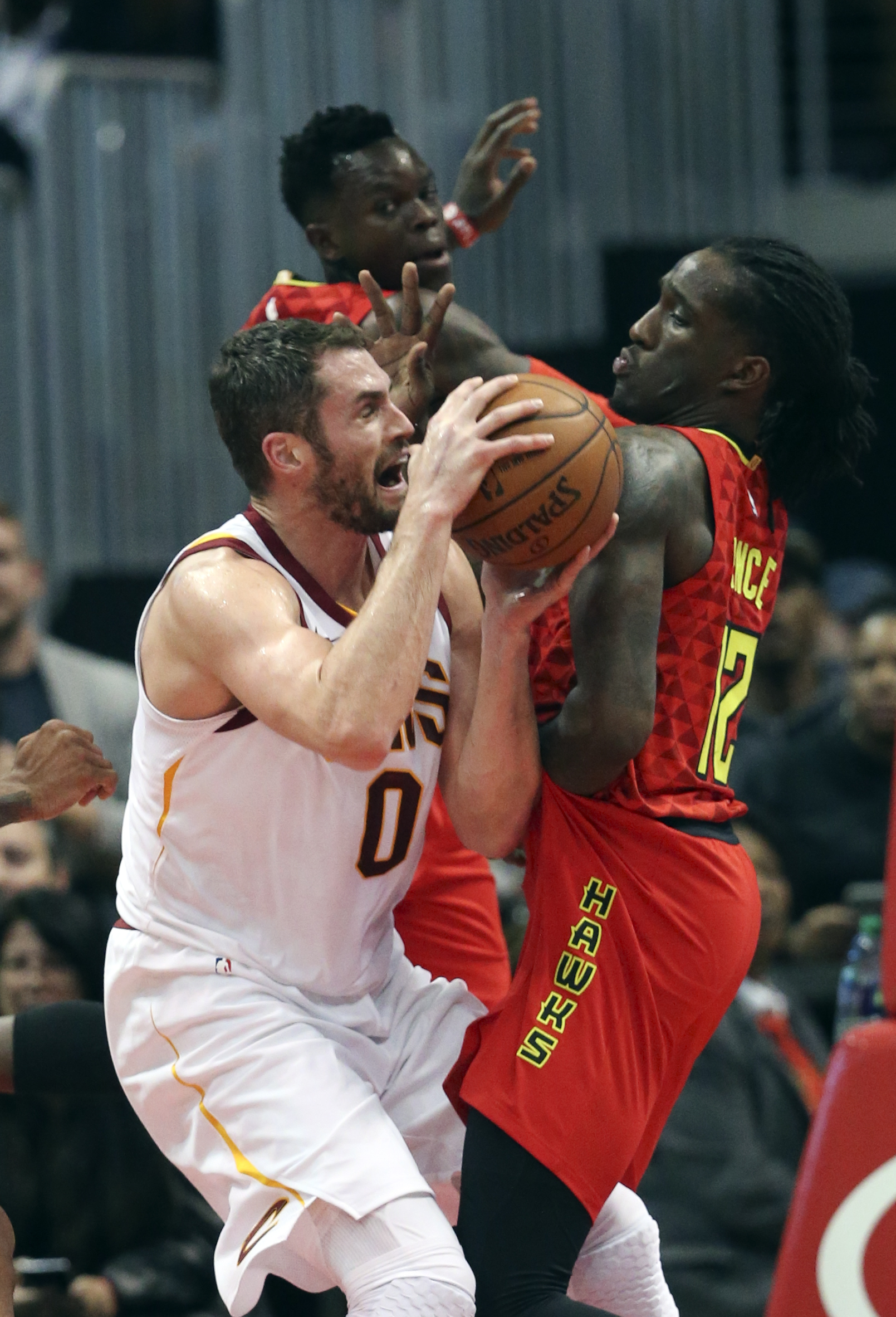 James, Love power Cavs past Hawks for 10th win in a row