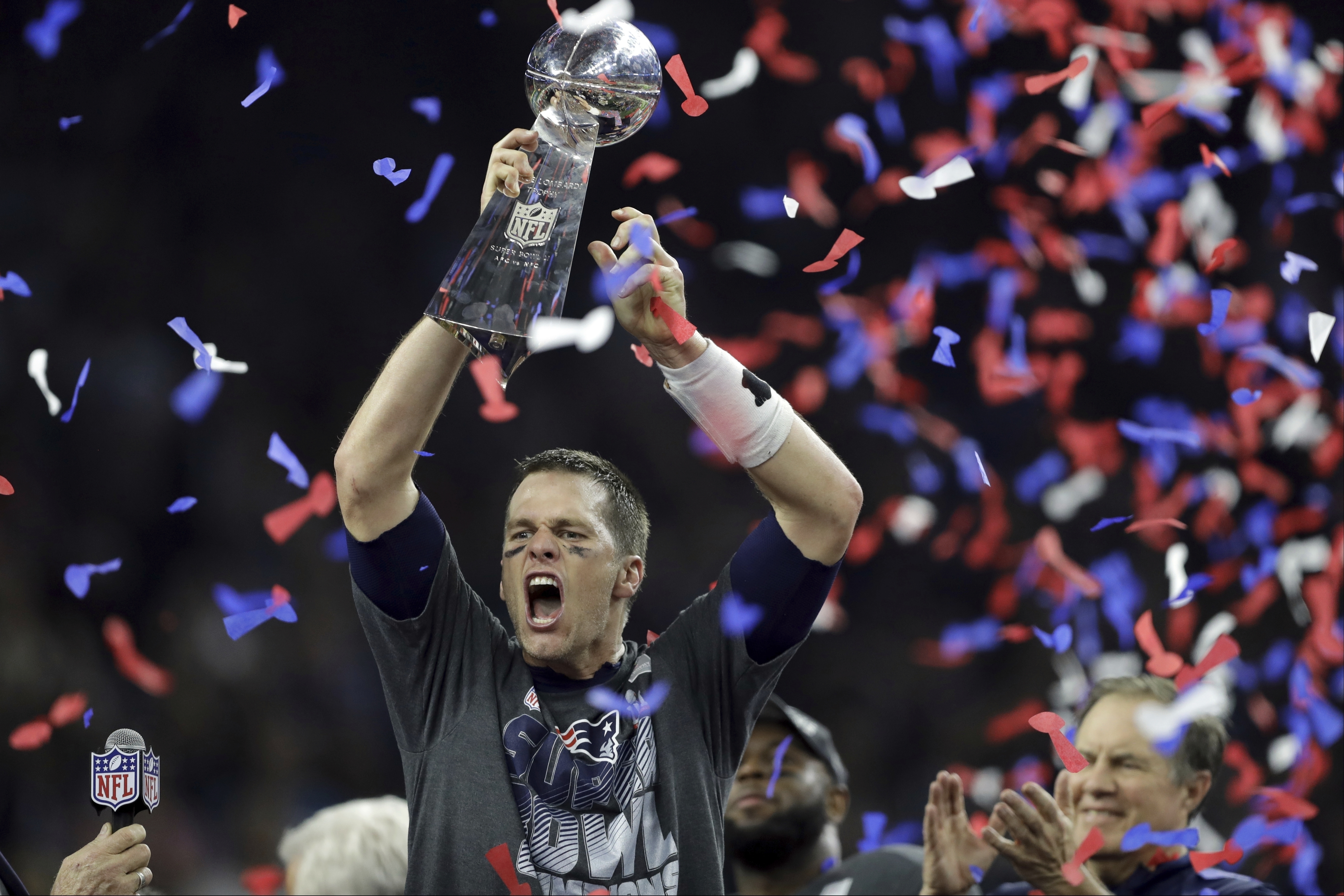 Tom Brady sends uplifting message to coach battling cancer