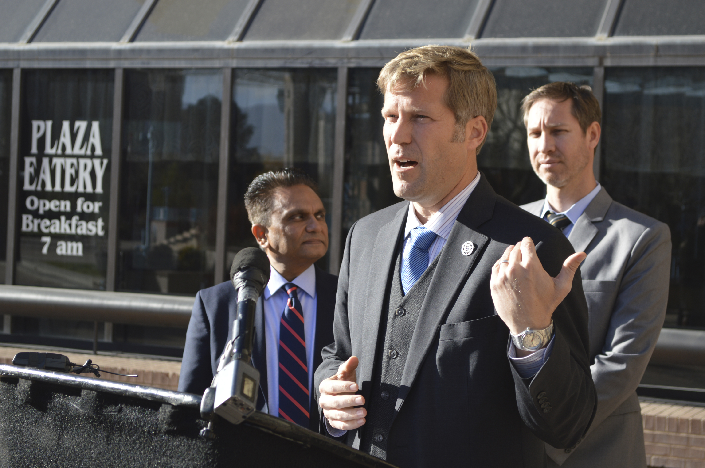 Democrat Tim Keller takes helm as Albuquerque's new mayor