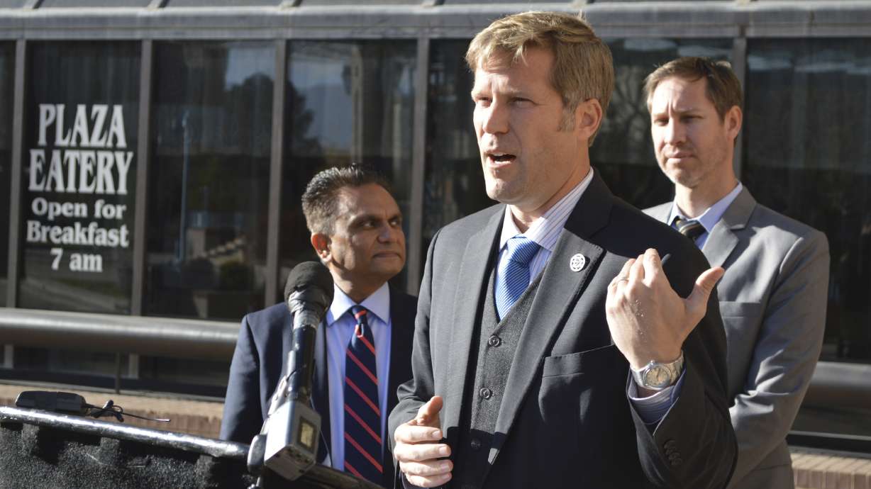 Democrat Tim Keller takes helm as Albuquerque's new mayor