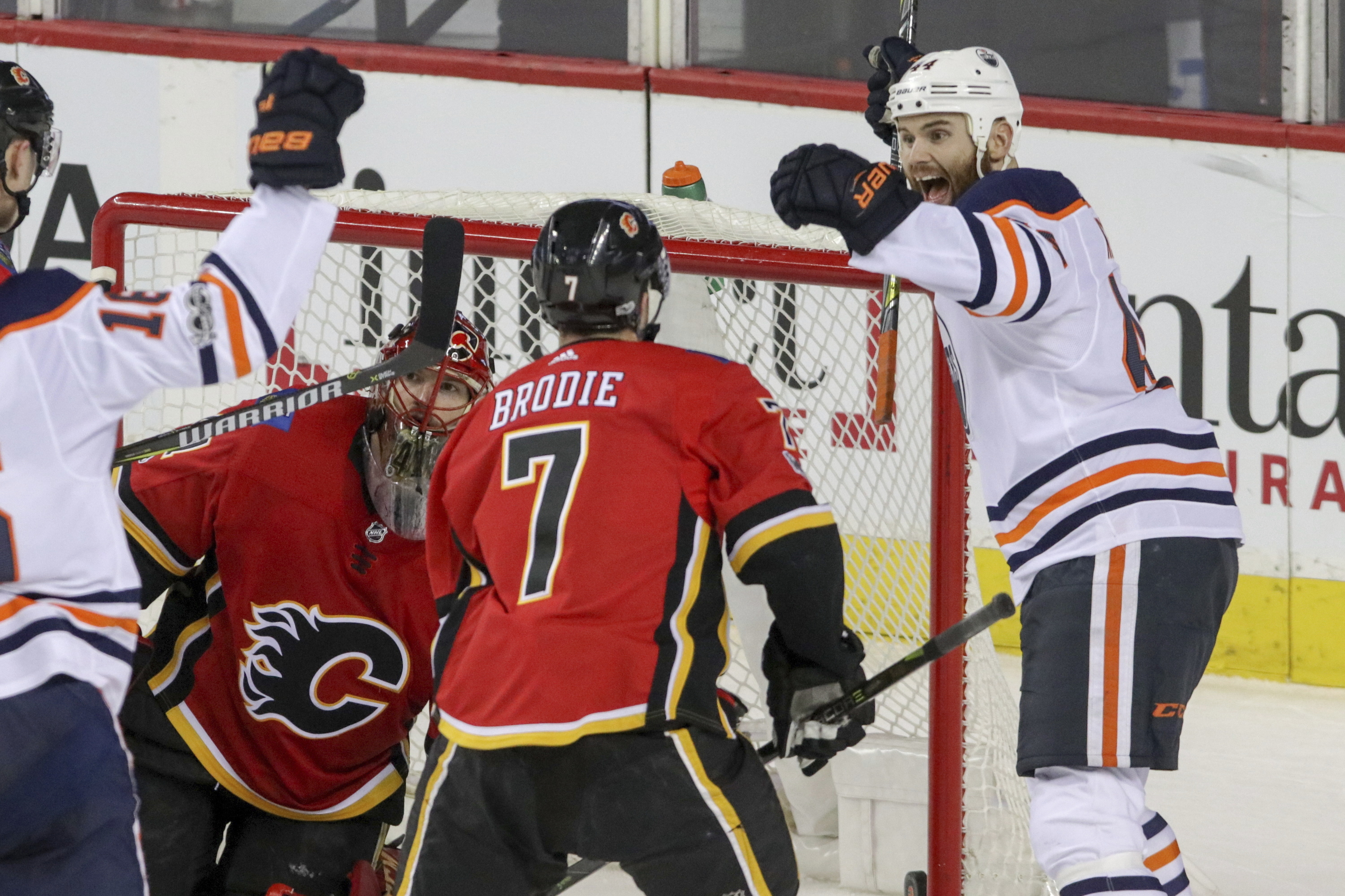 Oilers take big lead, hold on for 7-5 win over Flames