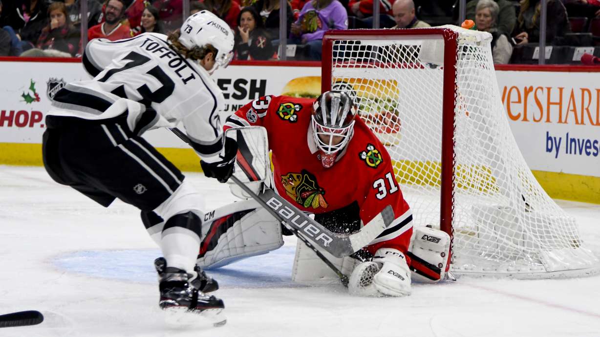 Quick, Kings stop Blackhawks for fifth straight win