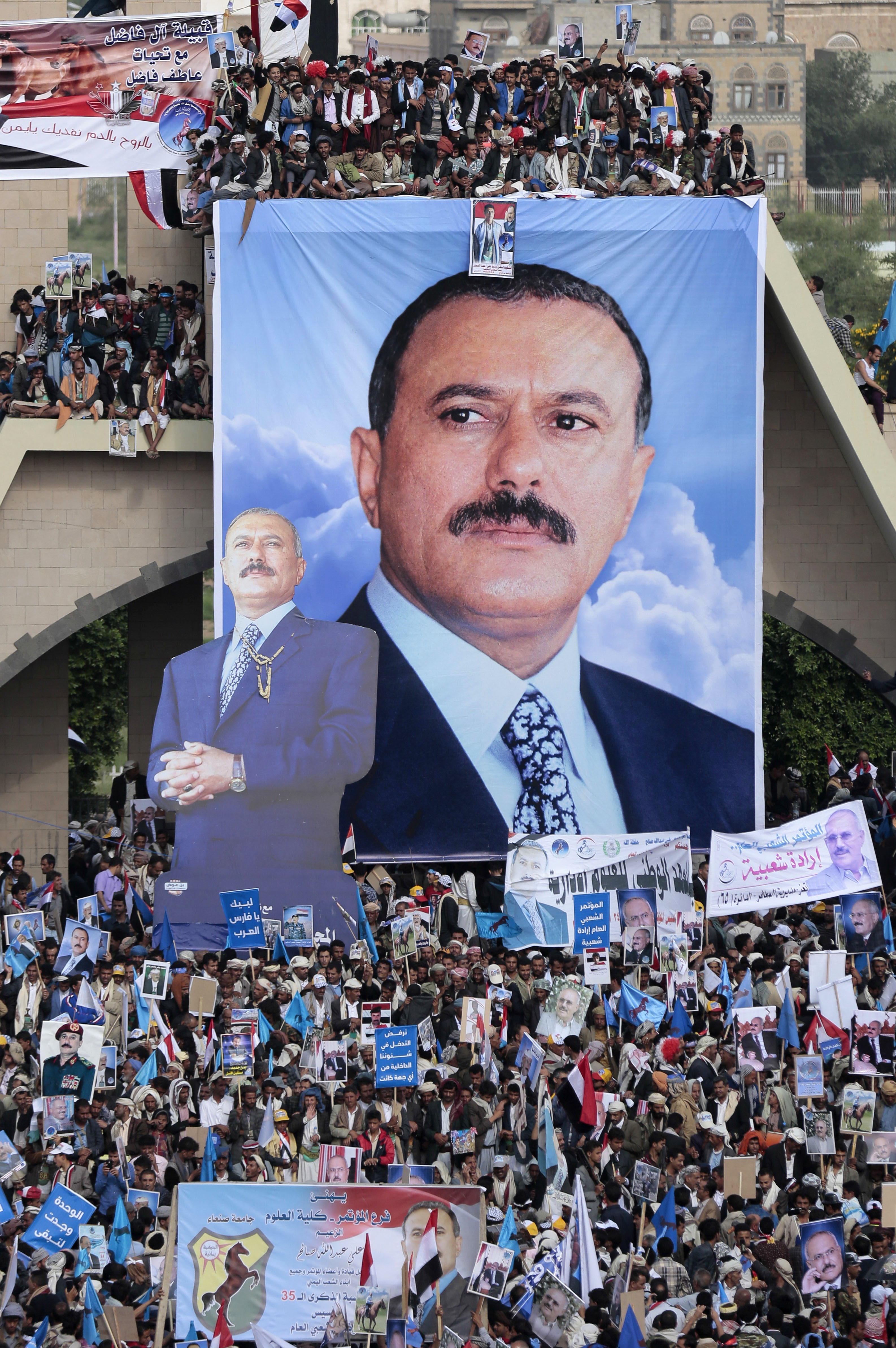 The Latest: UN calls for immediate halt to fighting in Yemen