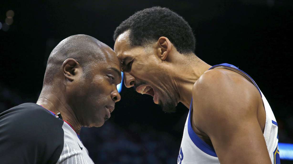 Warriors' Livingston, NBA official Kirkland suspended