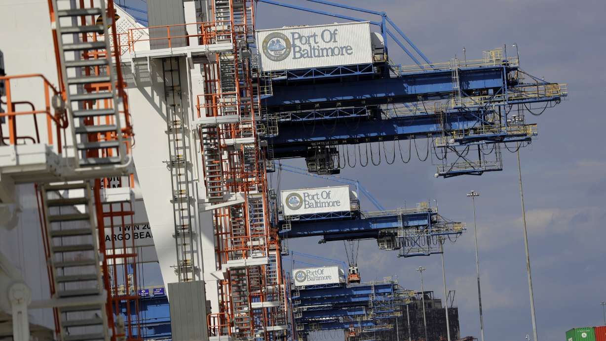 US trade deficit rises to $48.7 billion on record imports