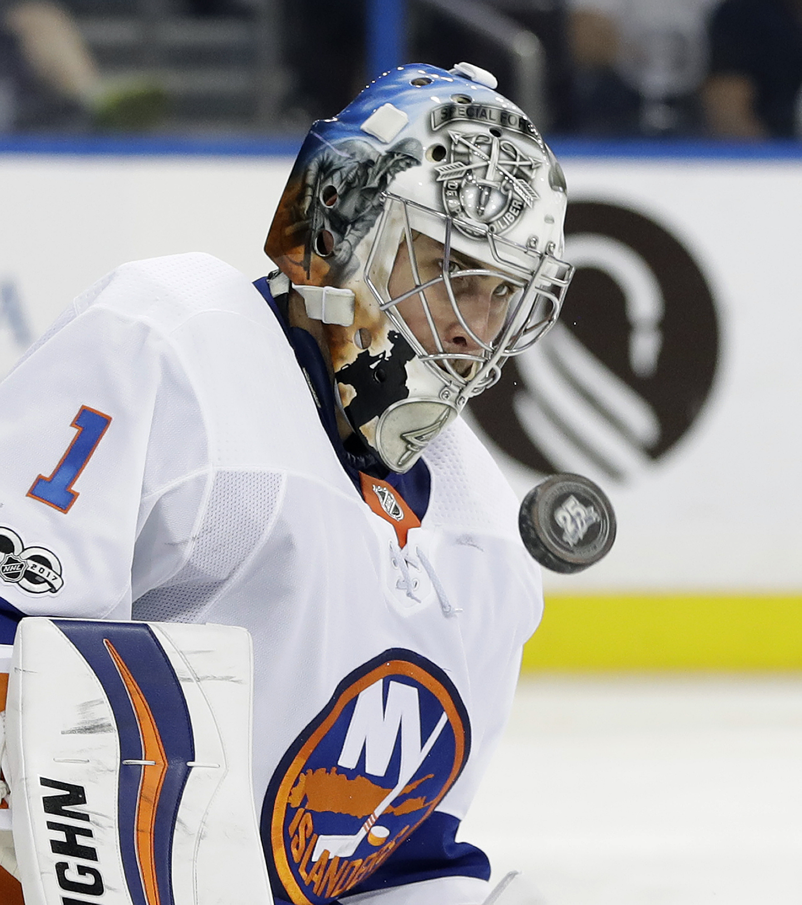 Gourde keys Lightning surge in 6-2 win over Islanders
