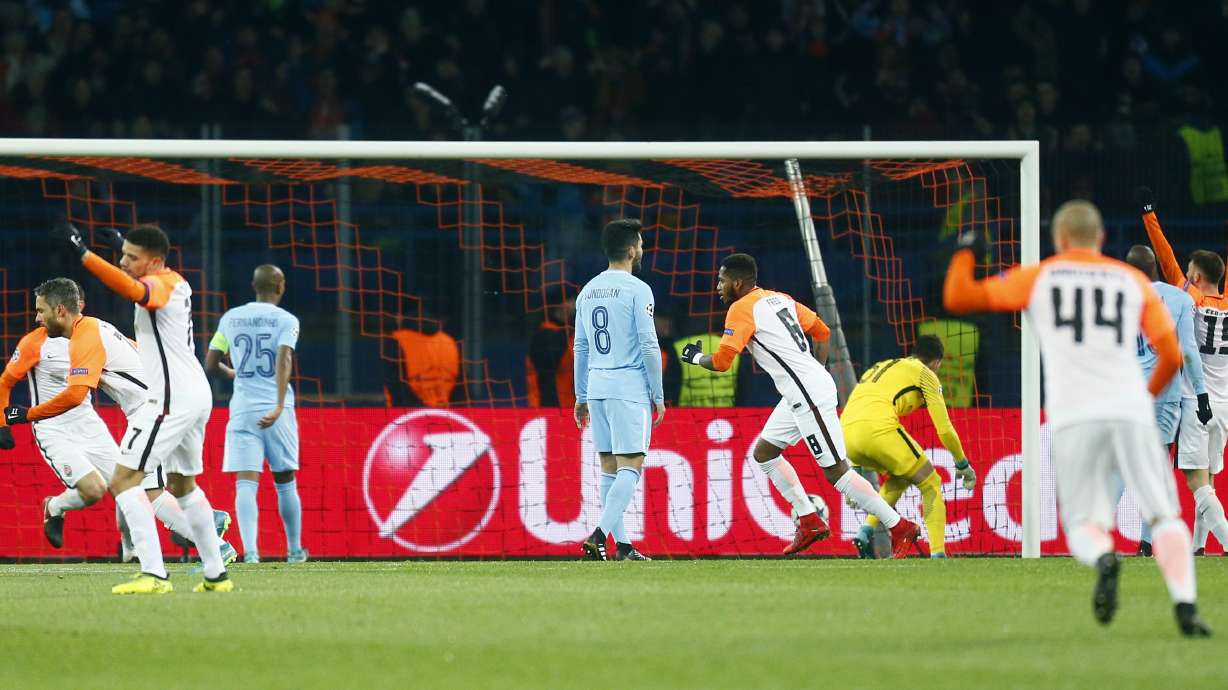 Shakhtar coach turns into Zorro after win over Man City