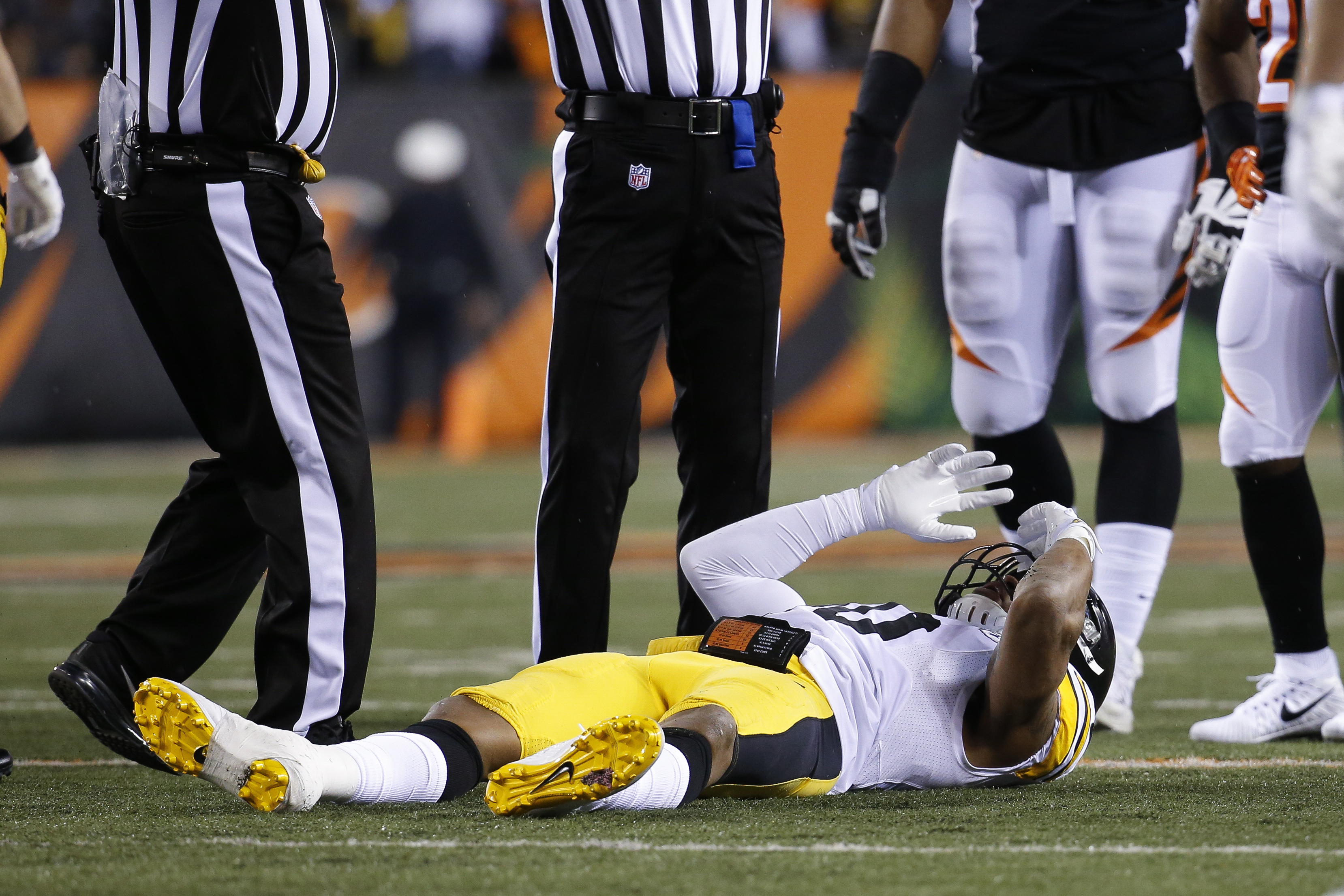 Injured Steelers LB Shazier transferred to Pittsburgh