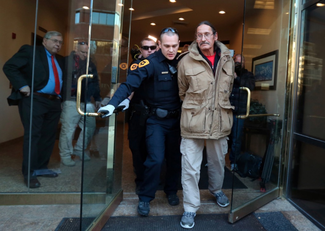 Man announces excessive force lawsuit against police, then gets ...