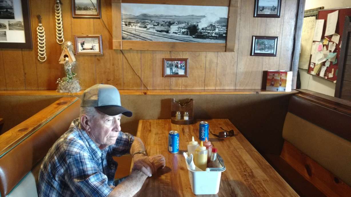 Utah man who brought food to tiny Nevada town for years dies at 90