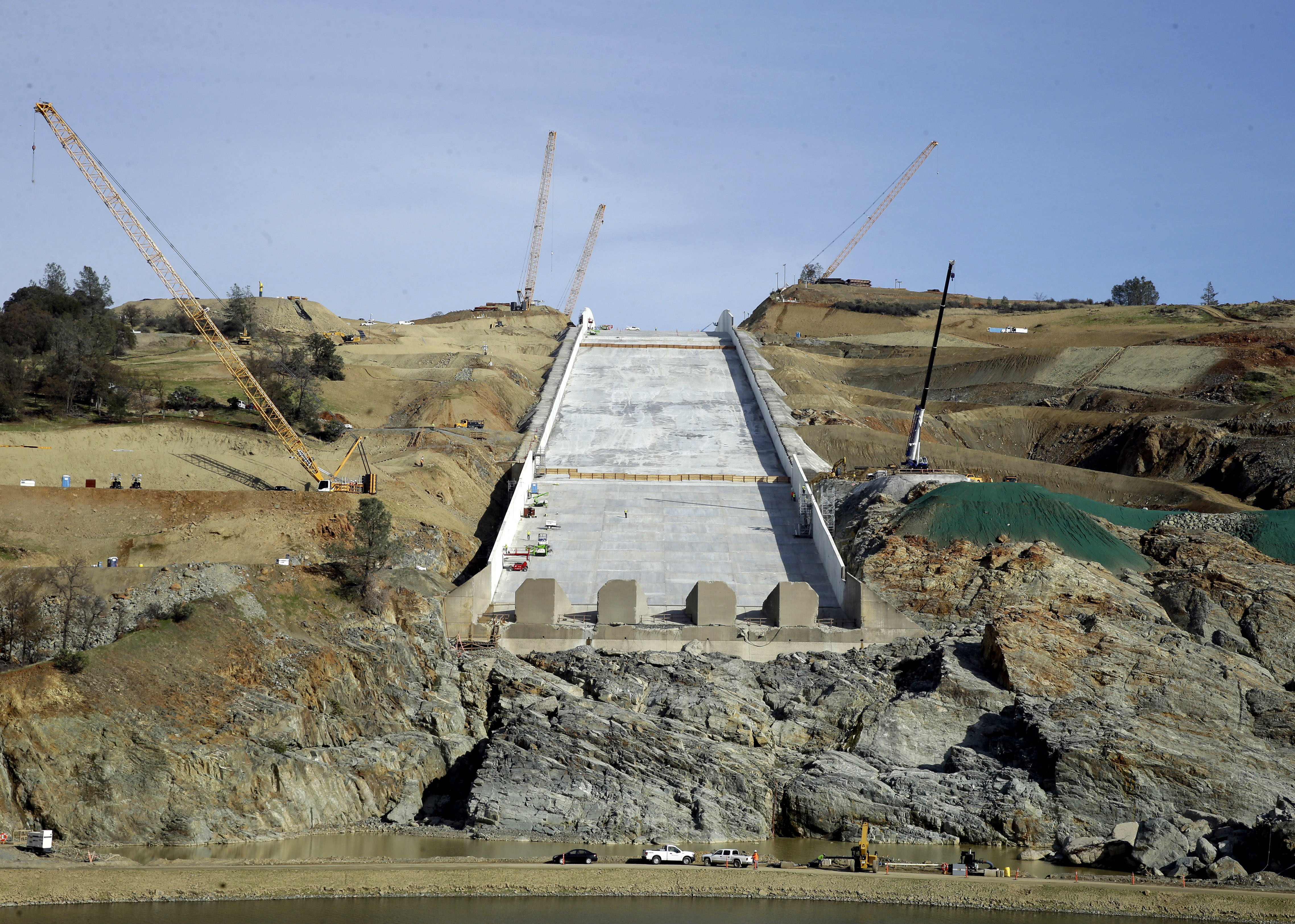 Californians blast state over repairs to tallest US dam