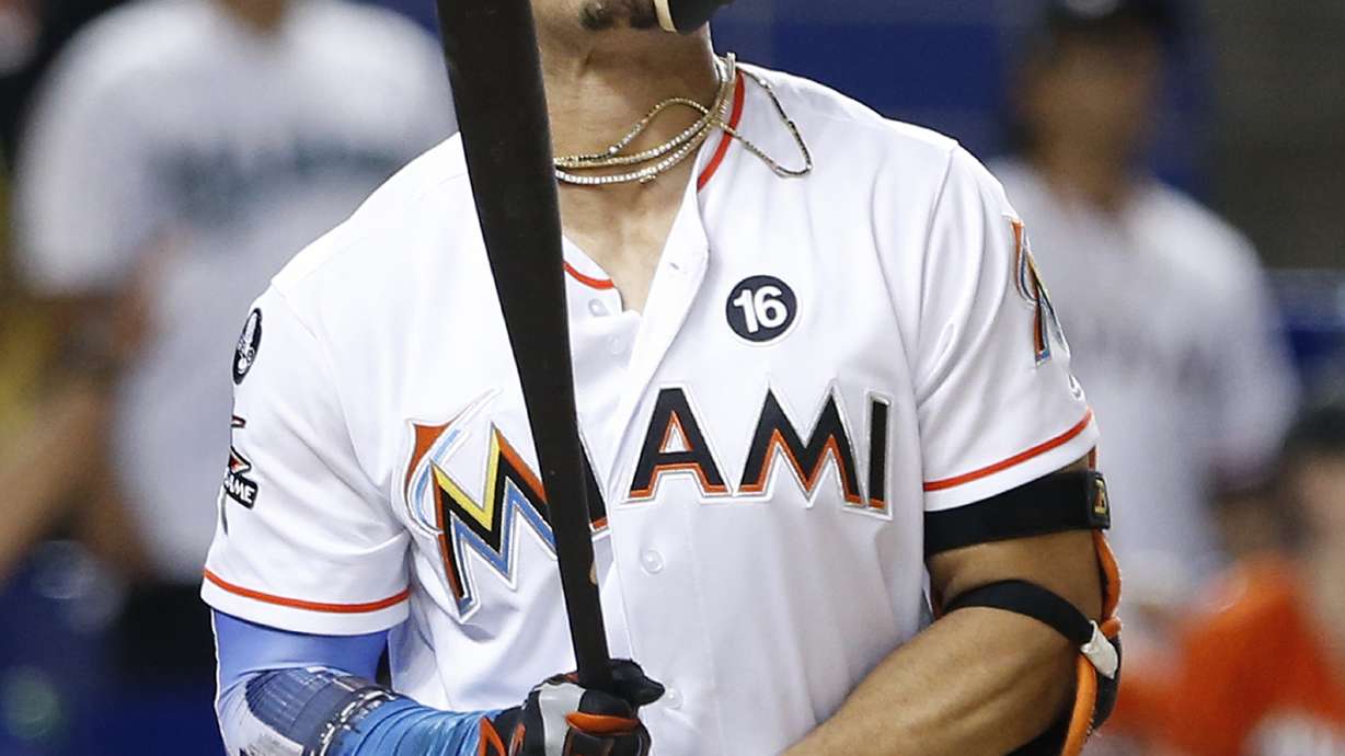 Giants, Cardinals say no trades for NL MVP Giancarlo Stanton