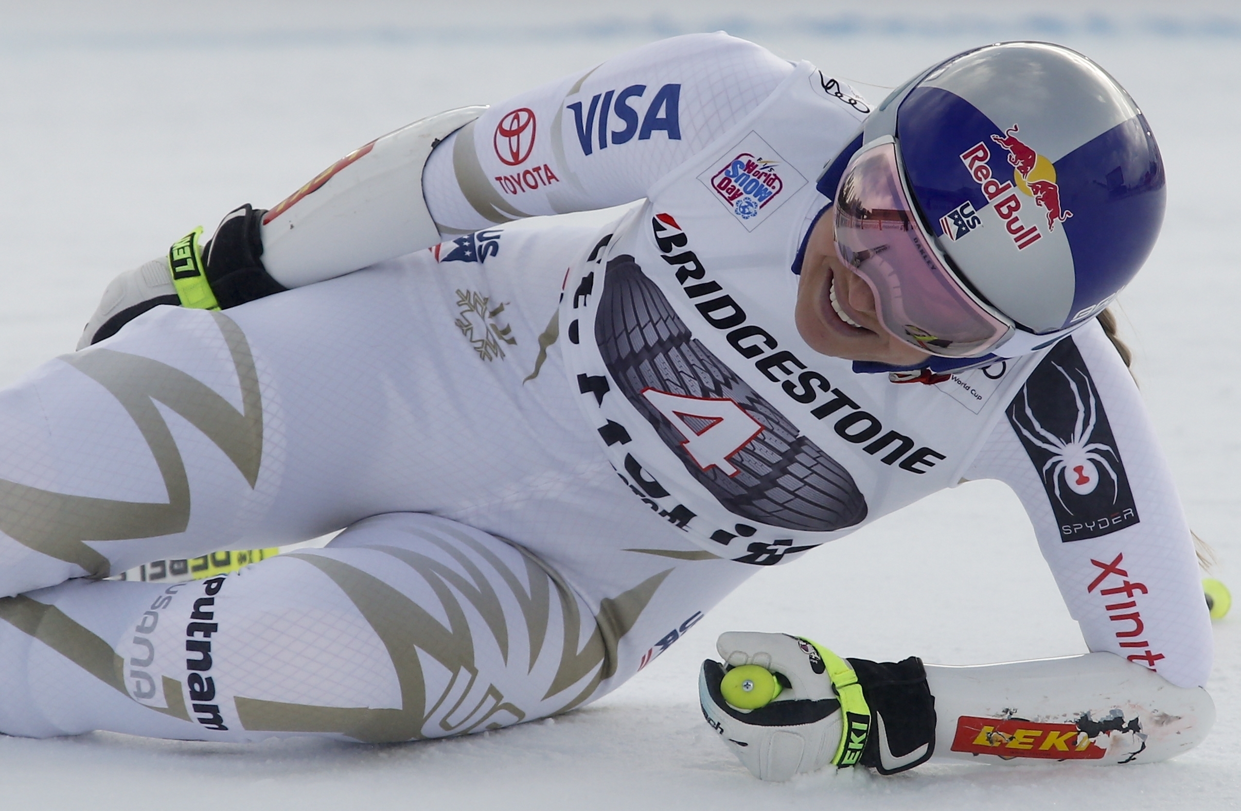 Vonn treated for back injury after World Cup super-G