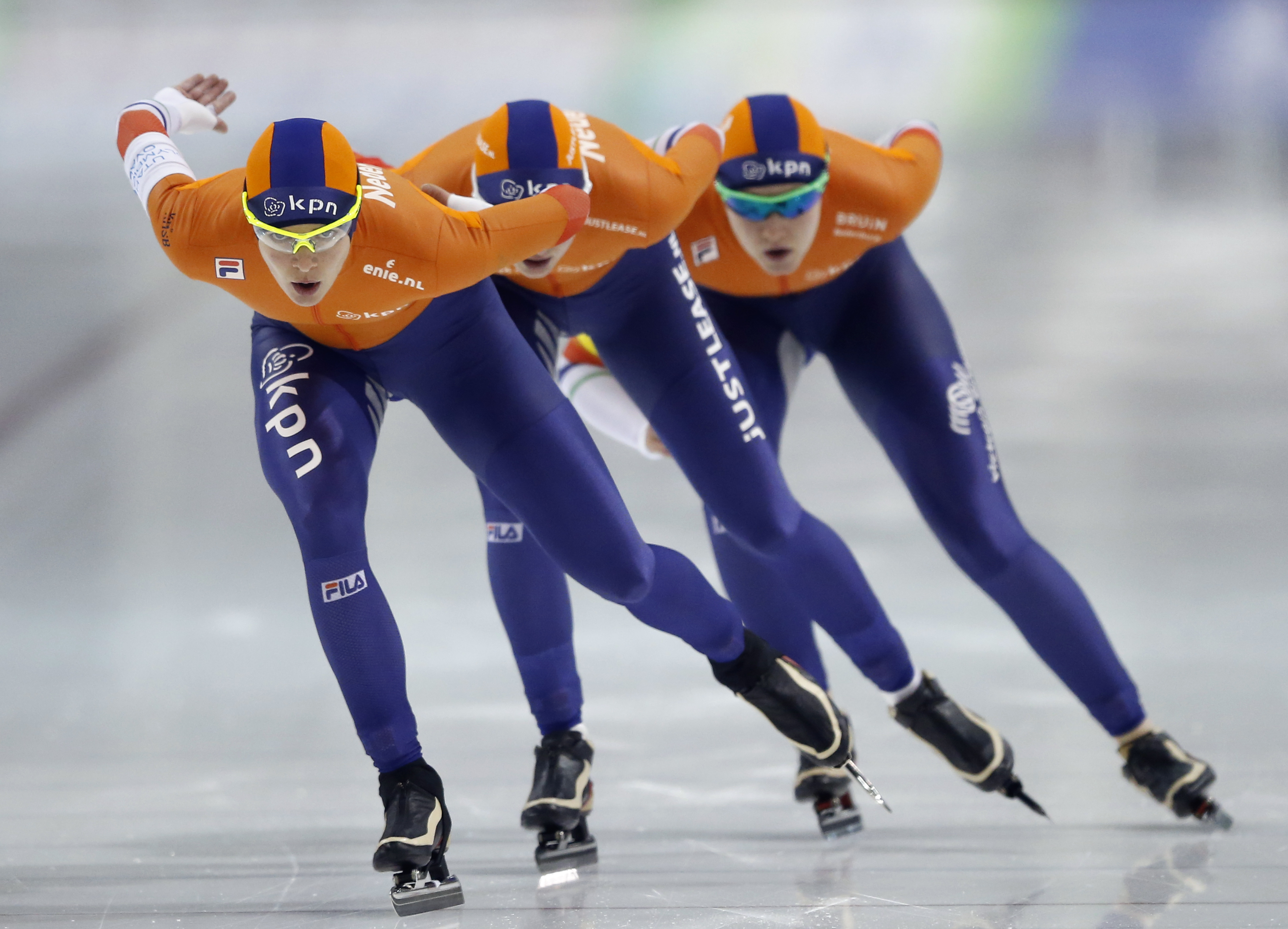 Russia's Denis sets world record in men's 1,500 meters