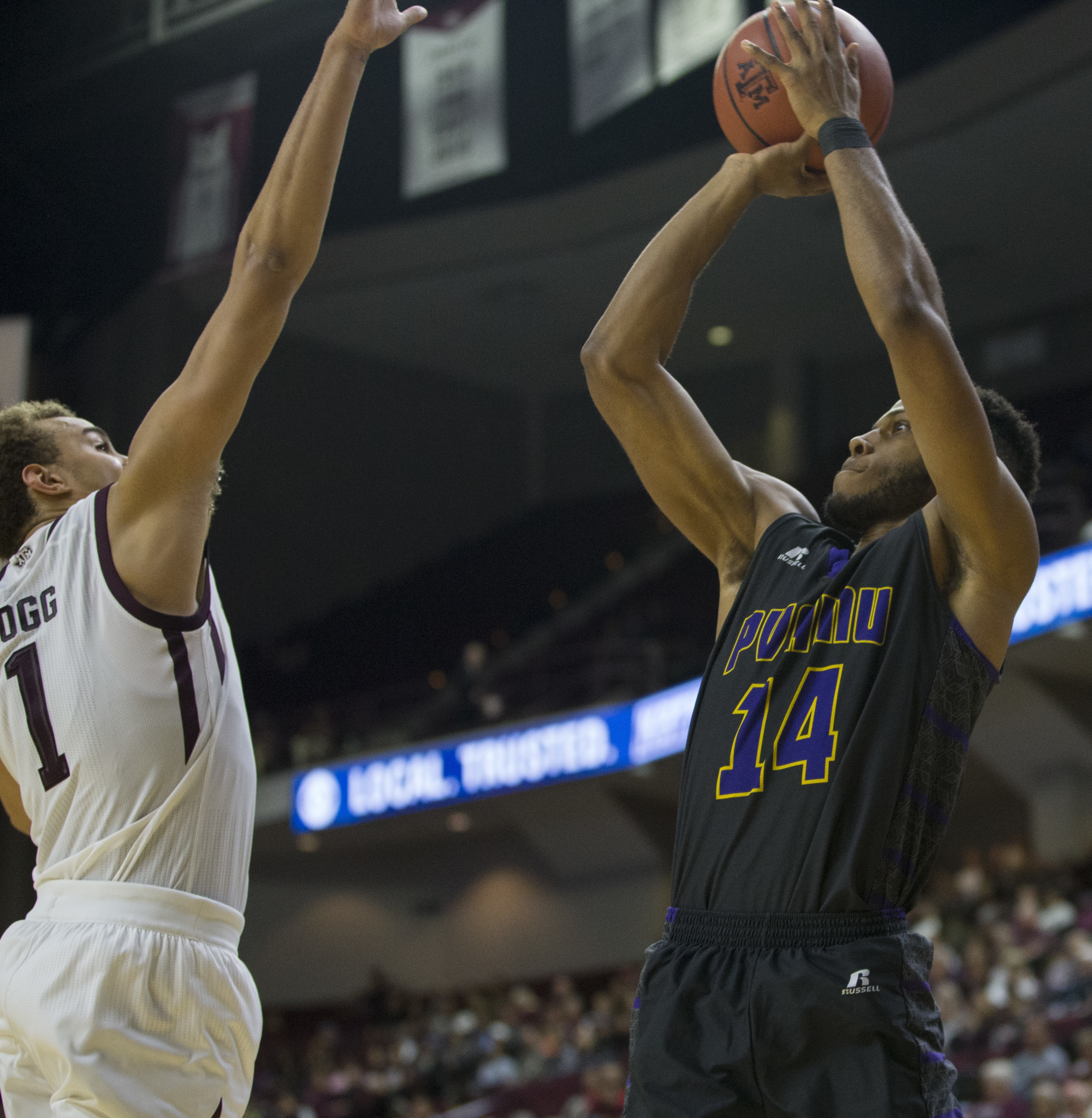 No. 7 Texas A&M beats Prairie View A&M 73-53