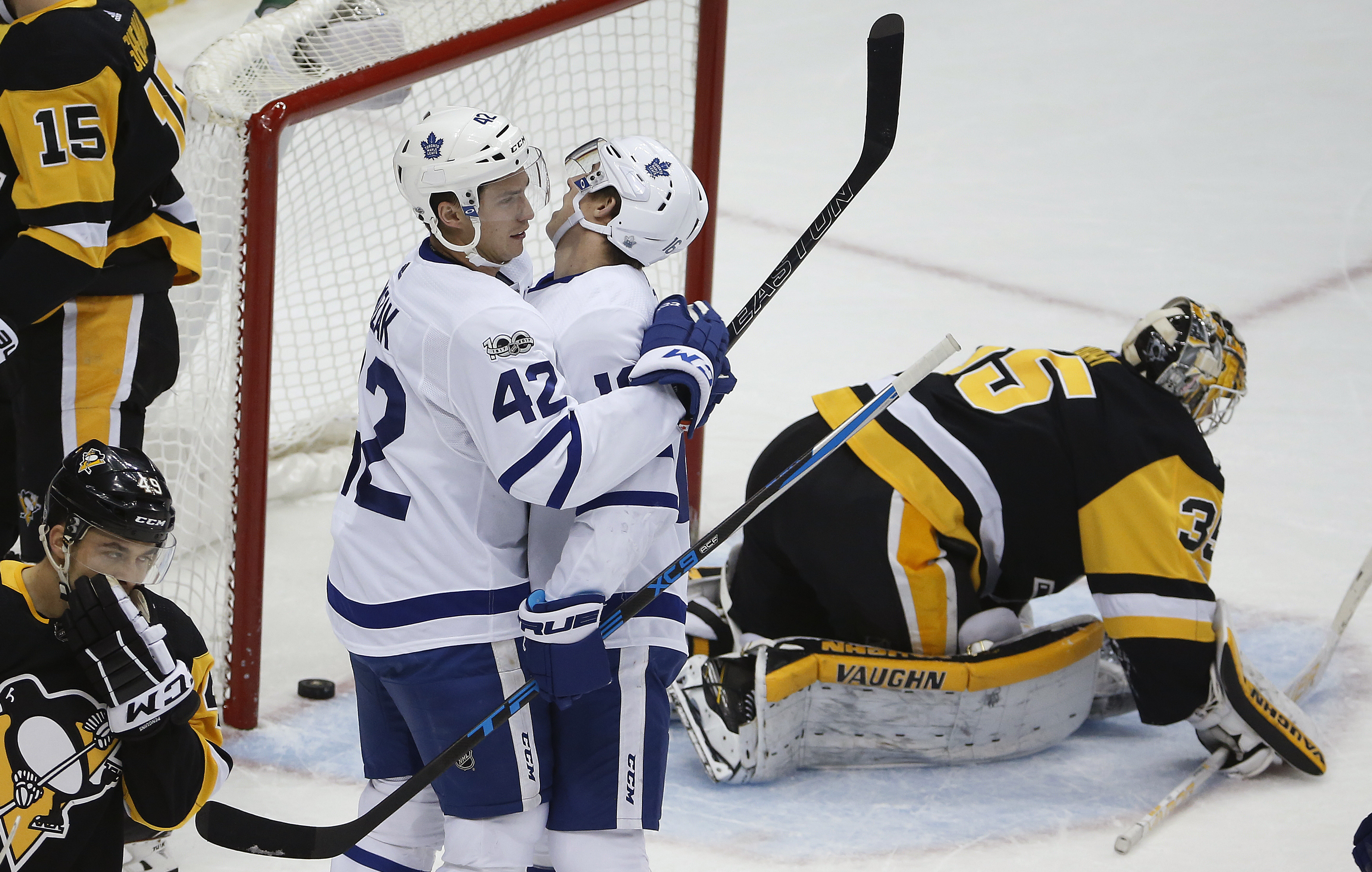 Bozak scores twice, Maple Leafs bury Pens early in 4-3 win
