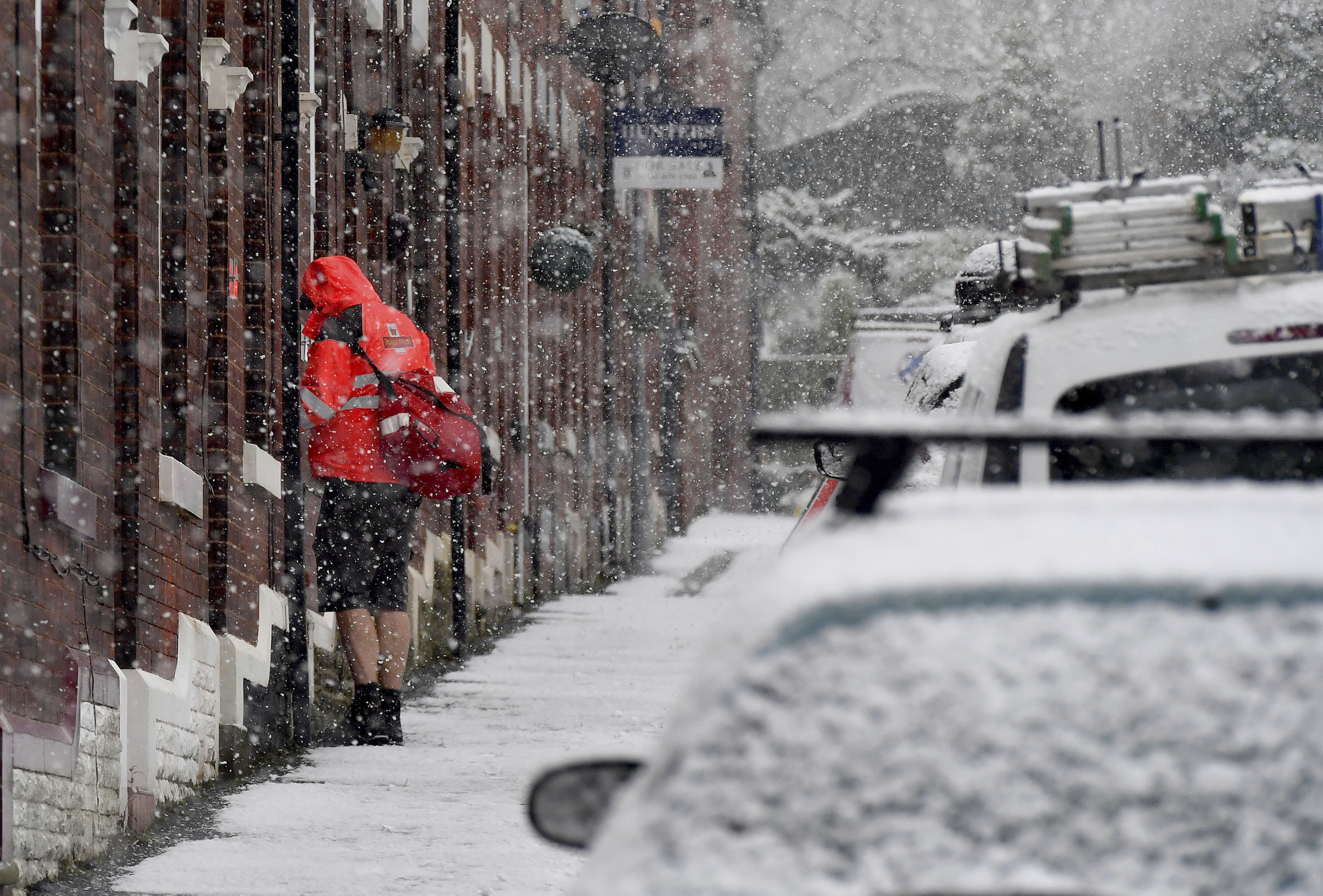 Snow disrupts road, air travel in England and northern Wales