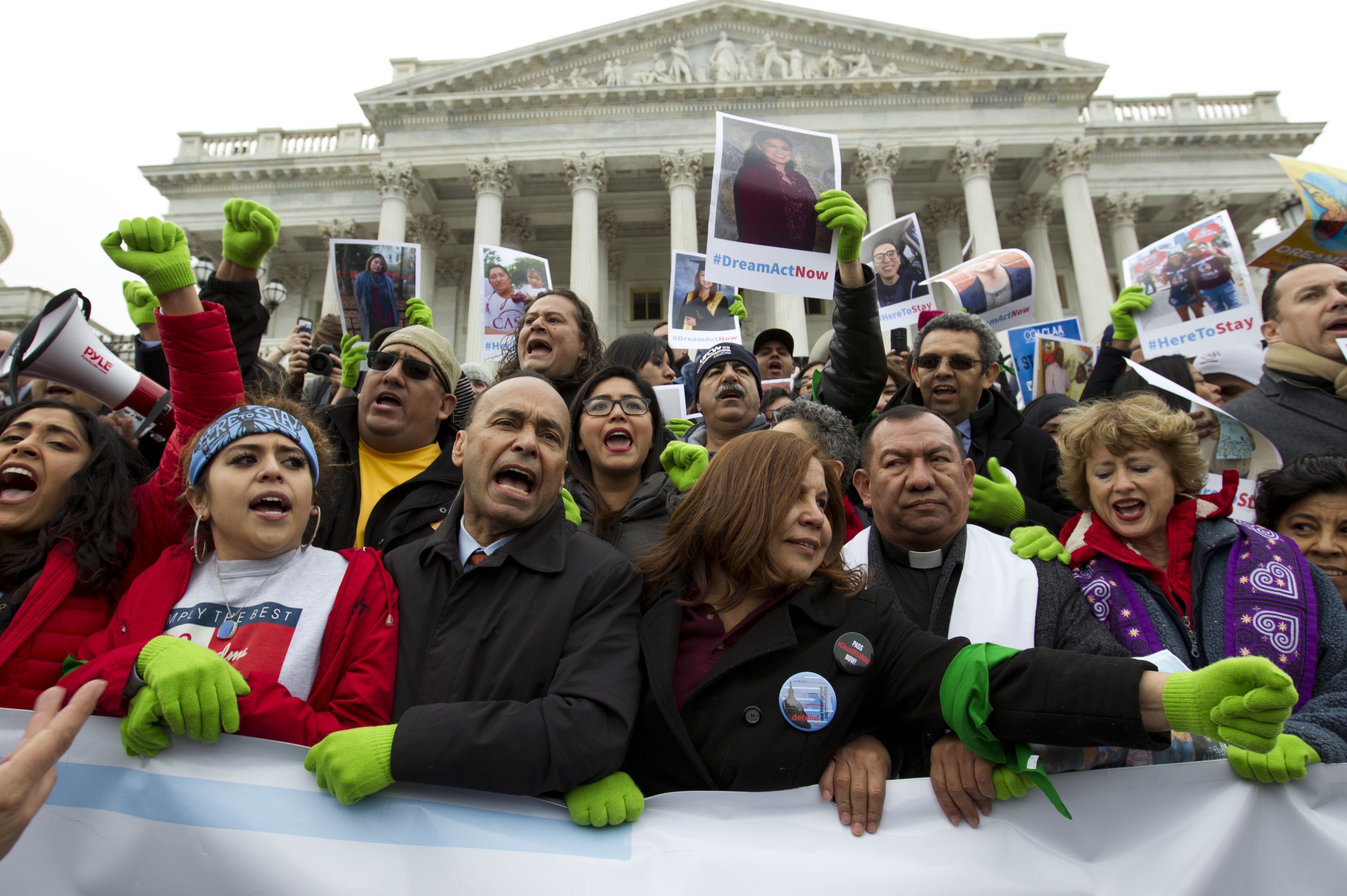 Fate of young immigrants divides Dems on last-minute budget