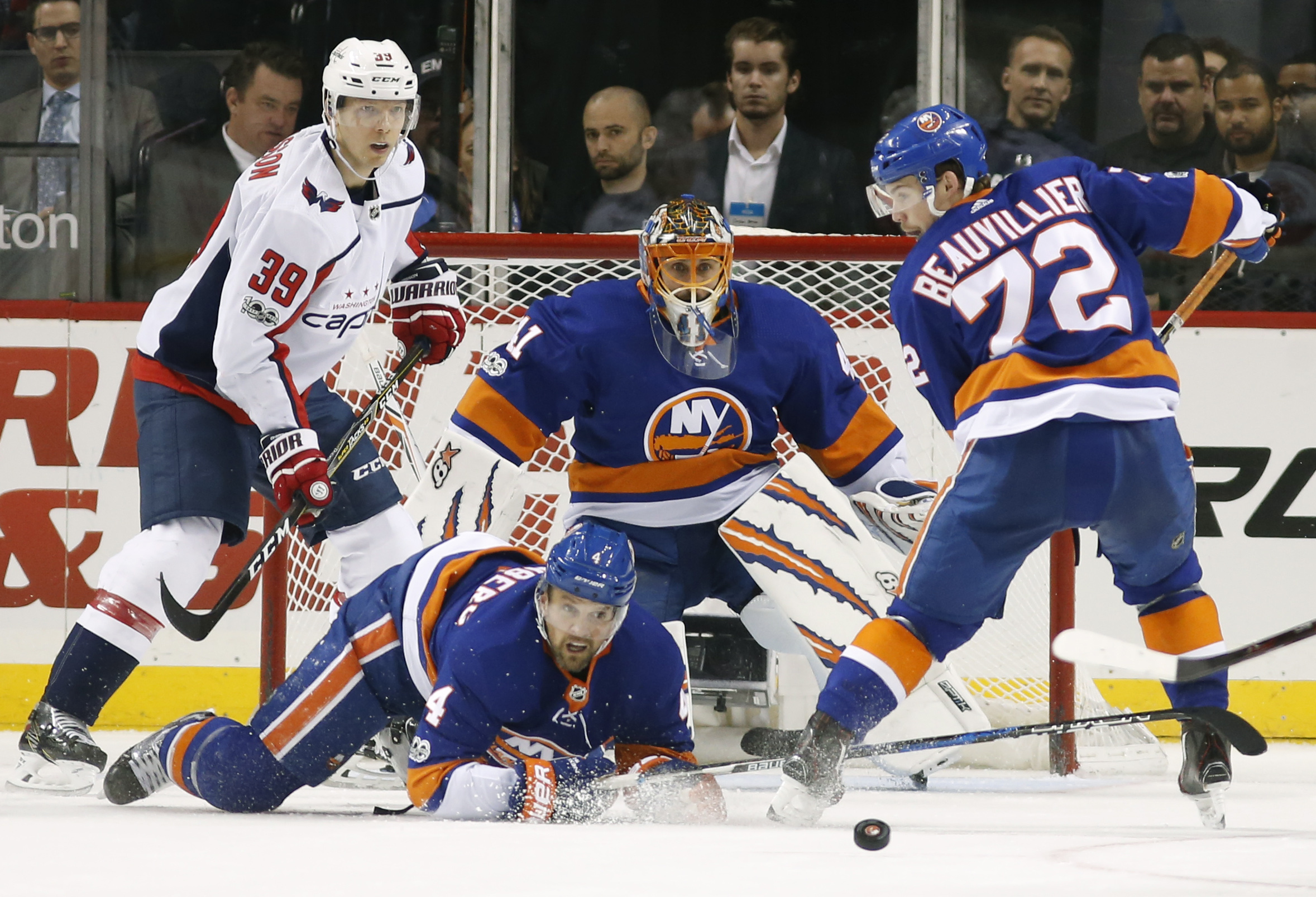 Islanders snap winless streak as Halak shuts down Caps