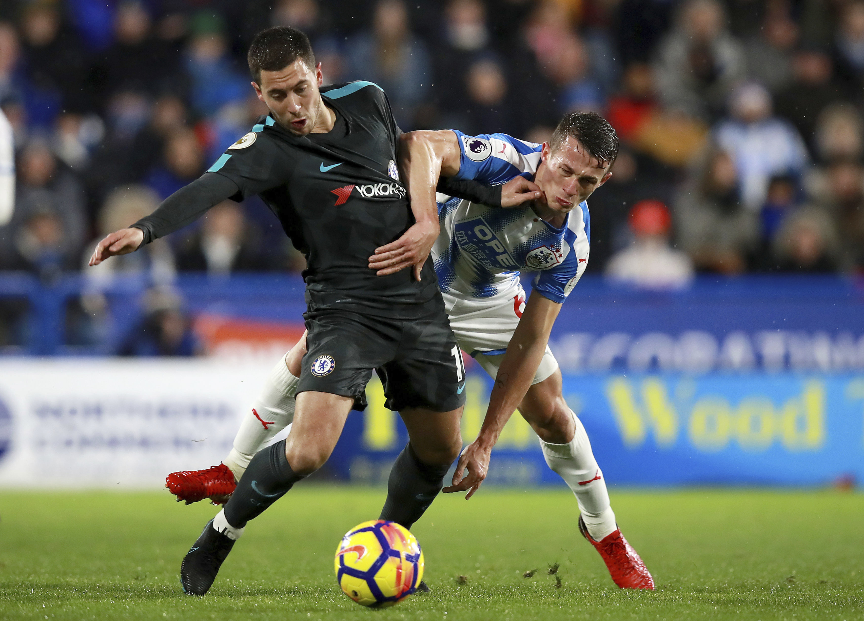 Willian shines as Chelsea beats Huddersfield 3-1 in EPL
